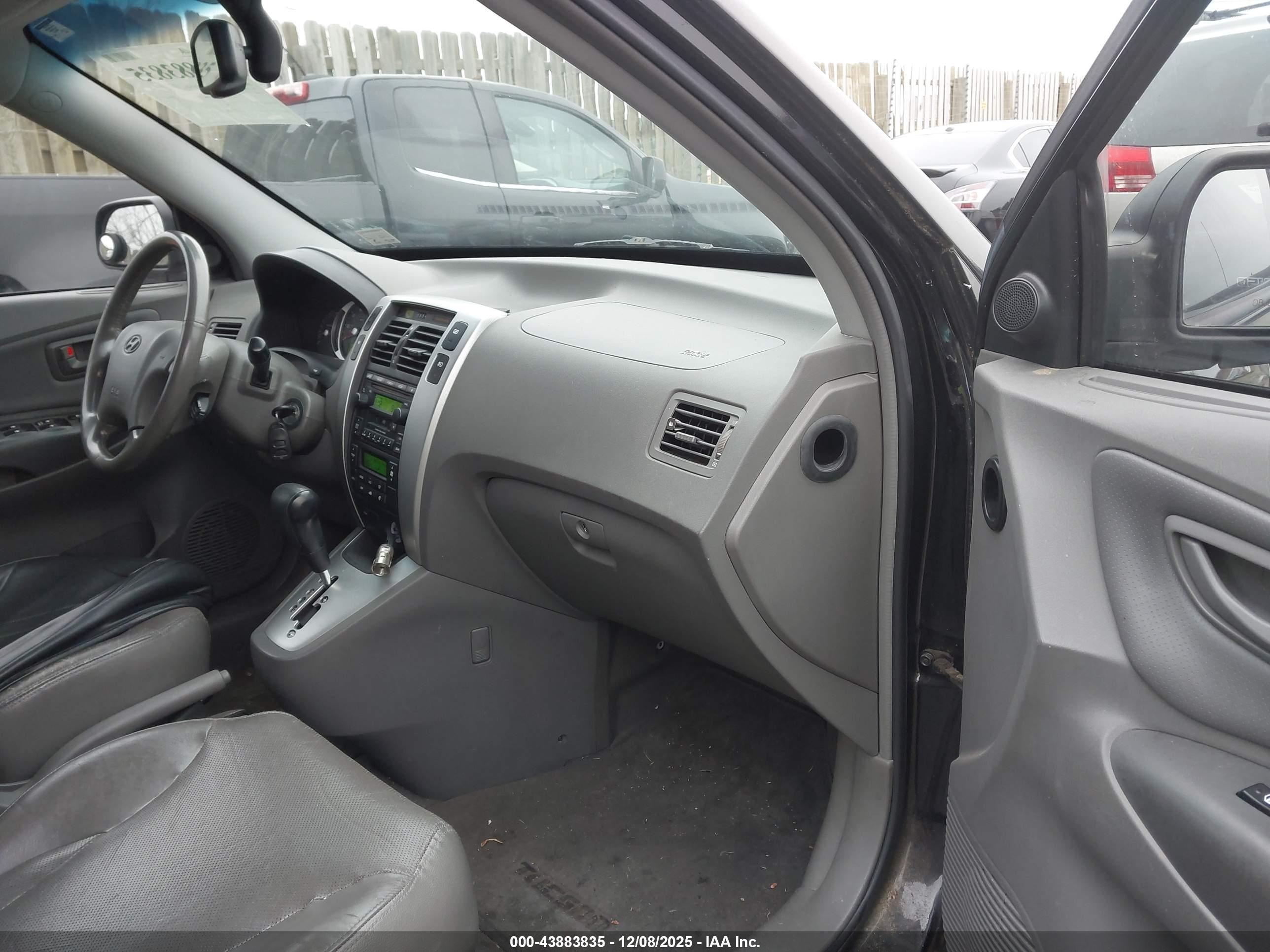 HYUNDAI TUCSON image 5