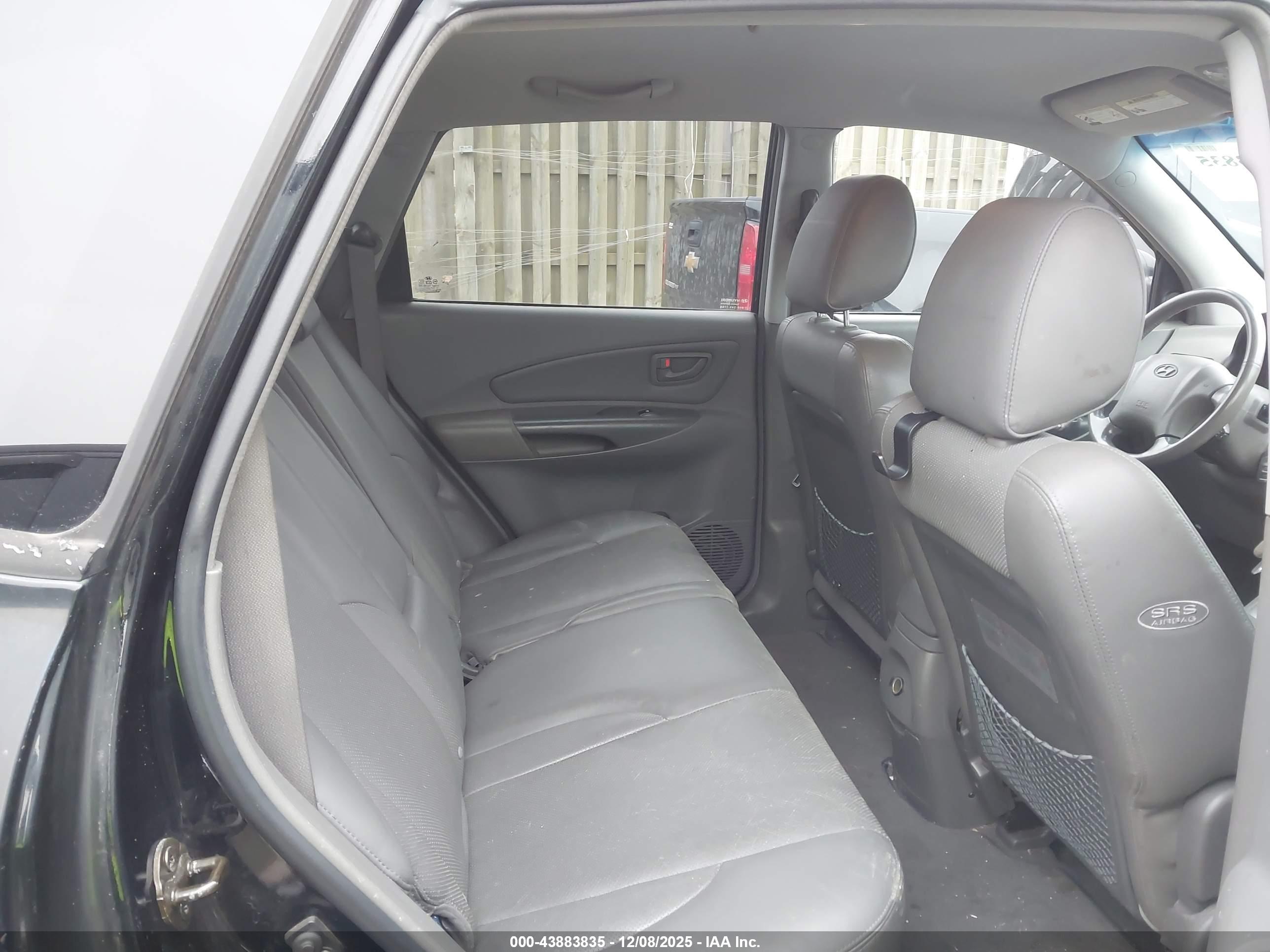 HYUNDAI TUCSON image 8