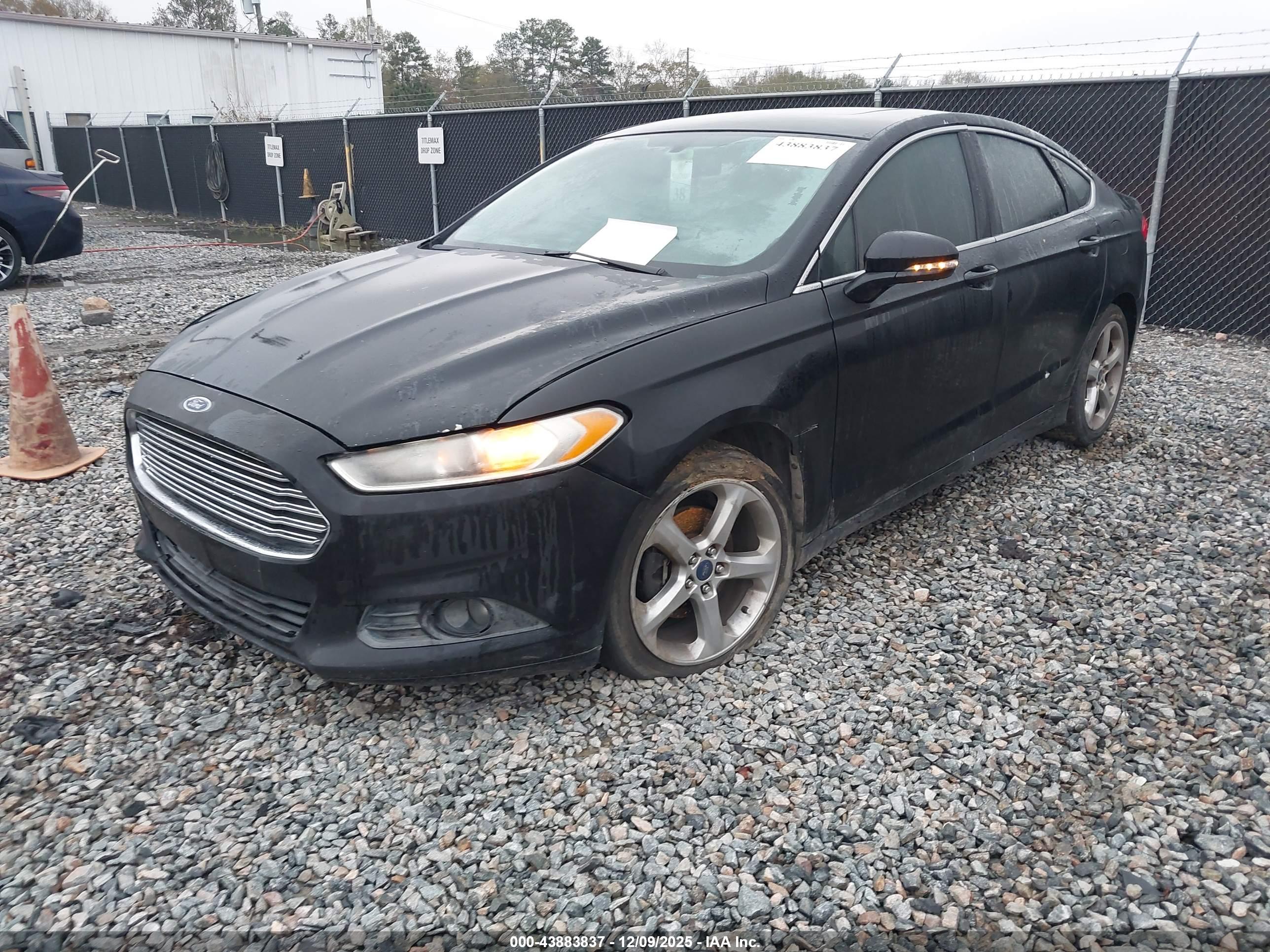 FORD FUSION image 2