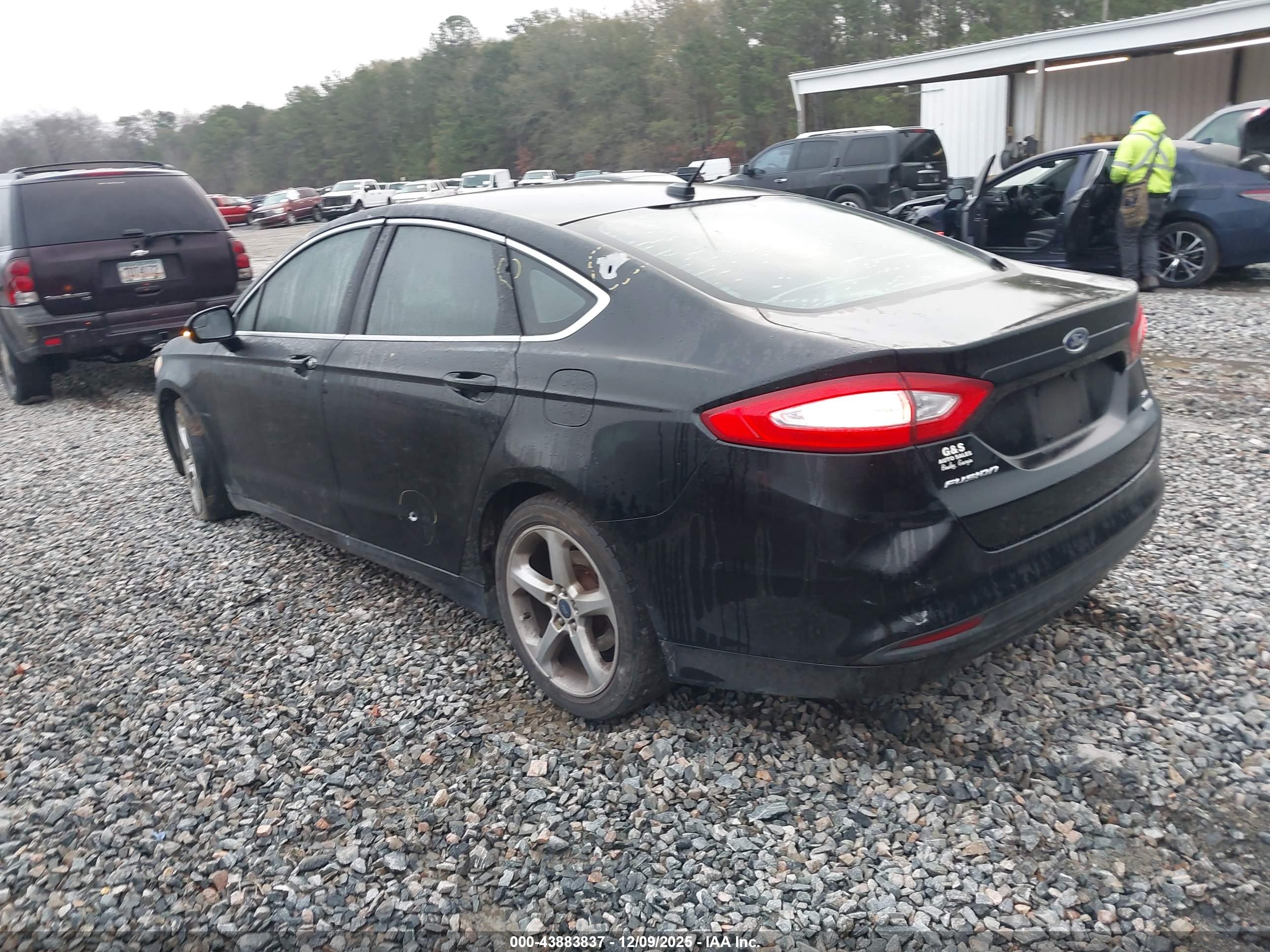 FORD FUSION image 3