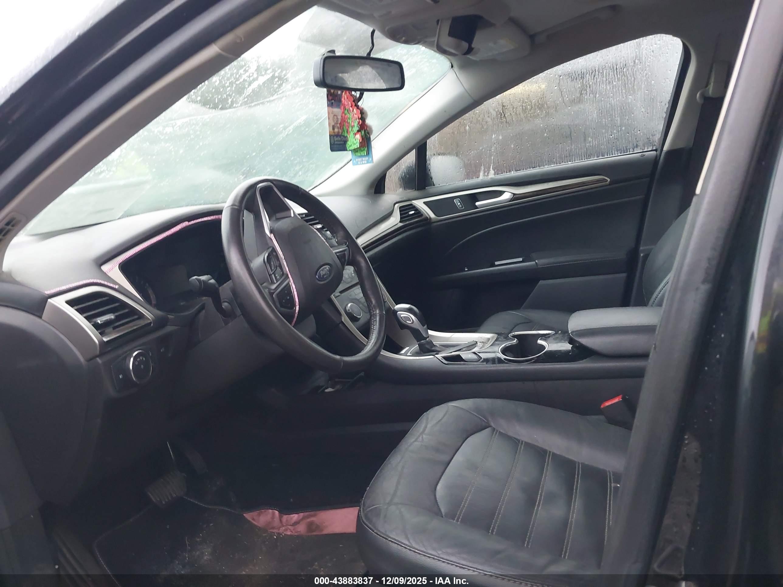 FORD FUSION image 5