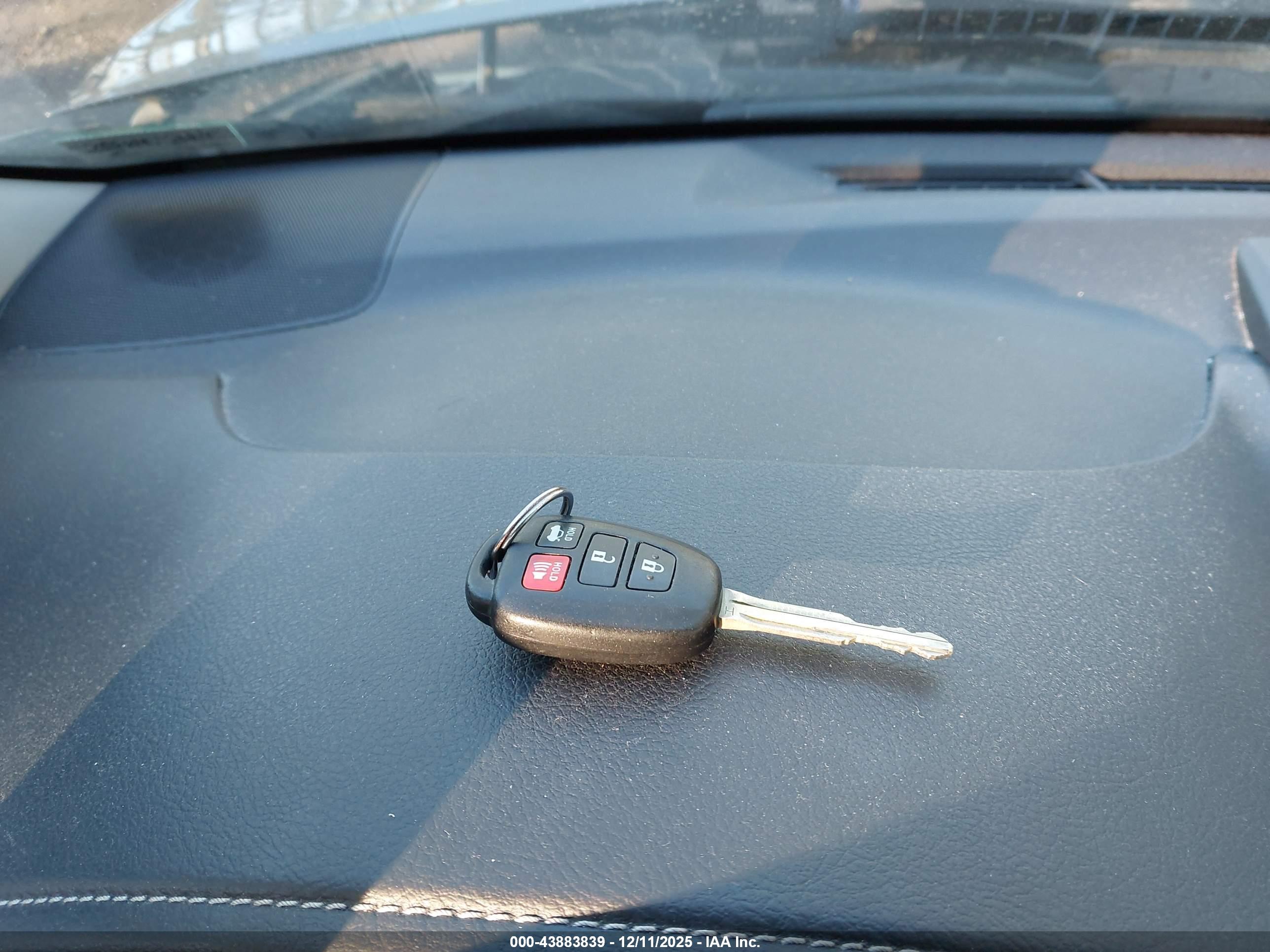 TOYOTA CAMRY image 11