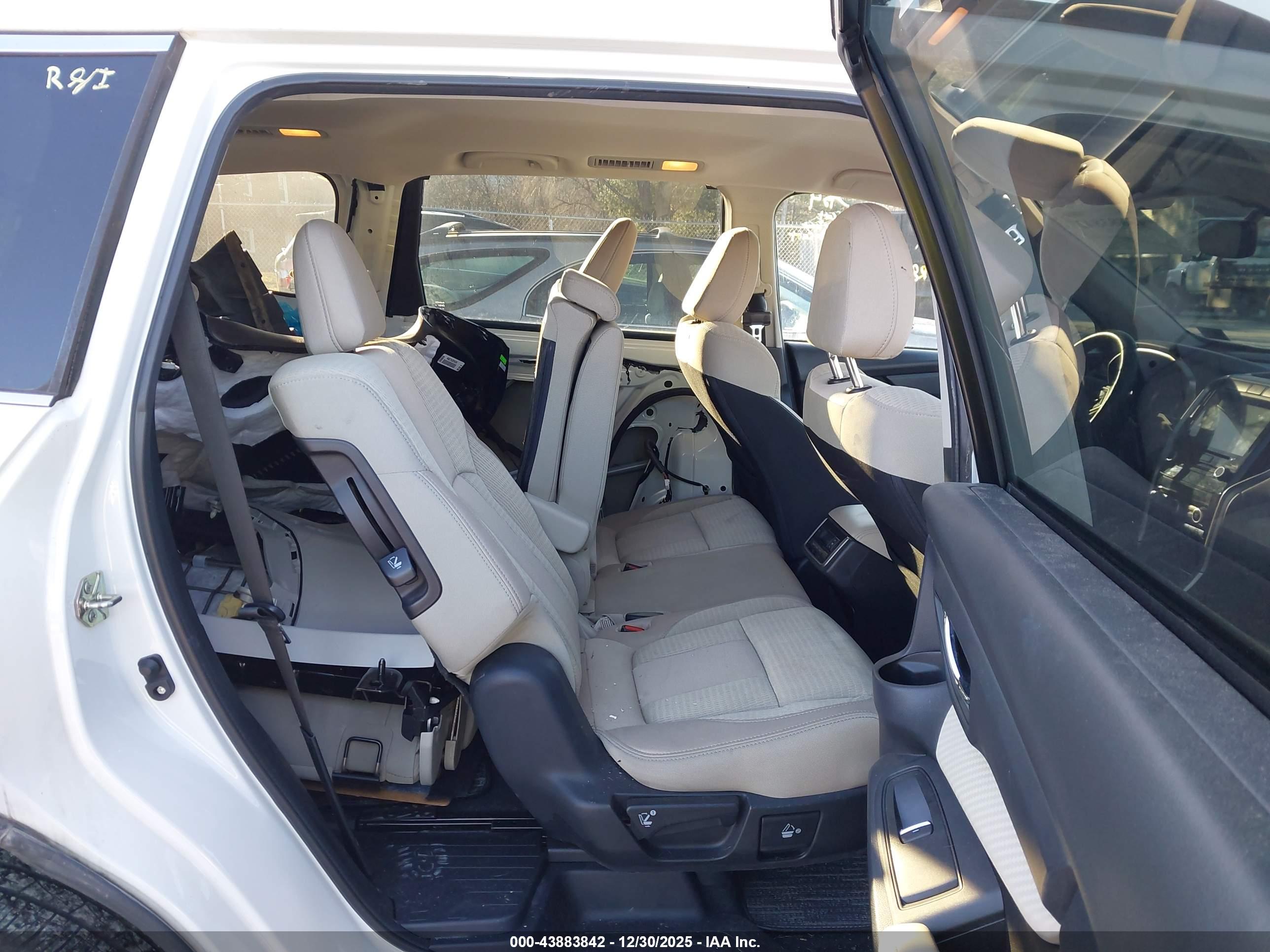 SUBARU ASCENT image 8