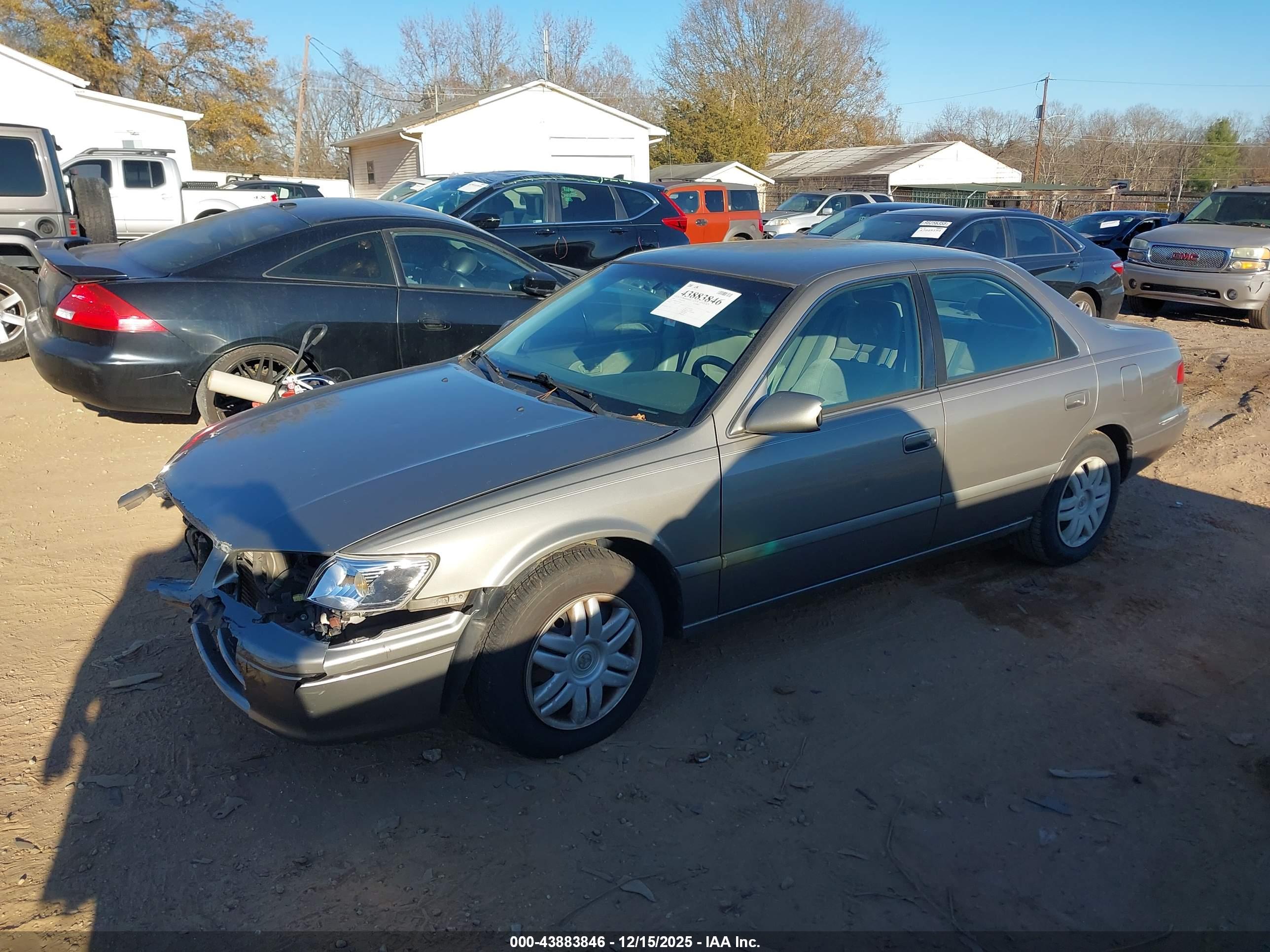 TOYOTA CAMRY image 2