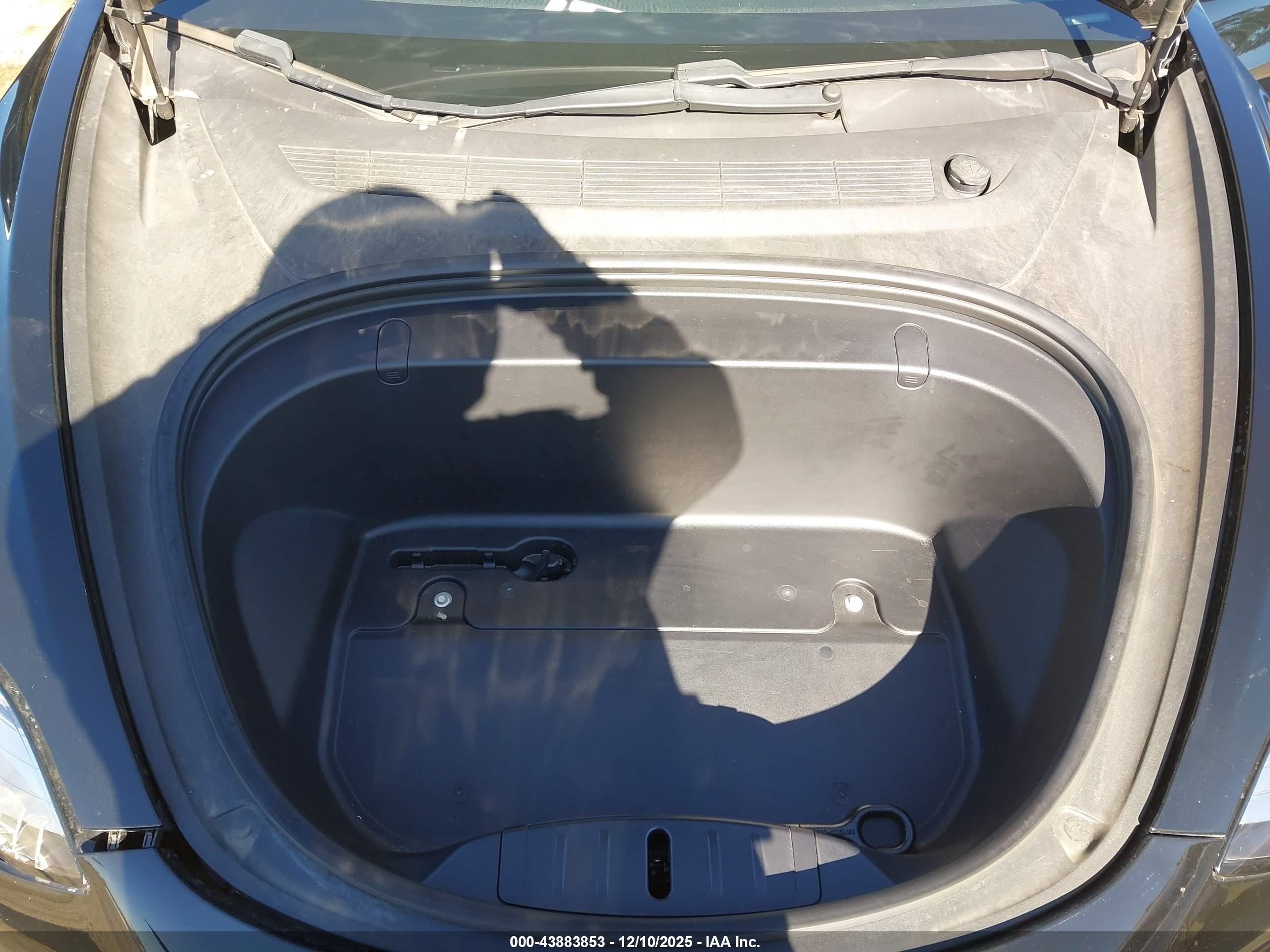 TESLA MODEL image 10