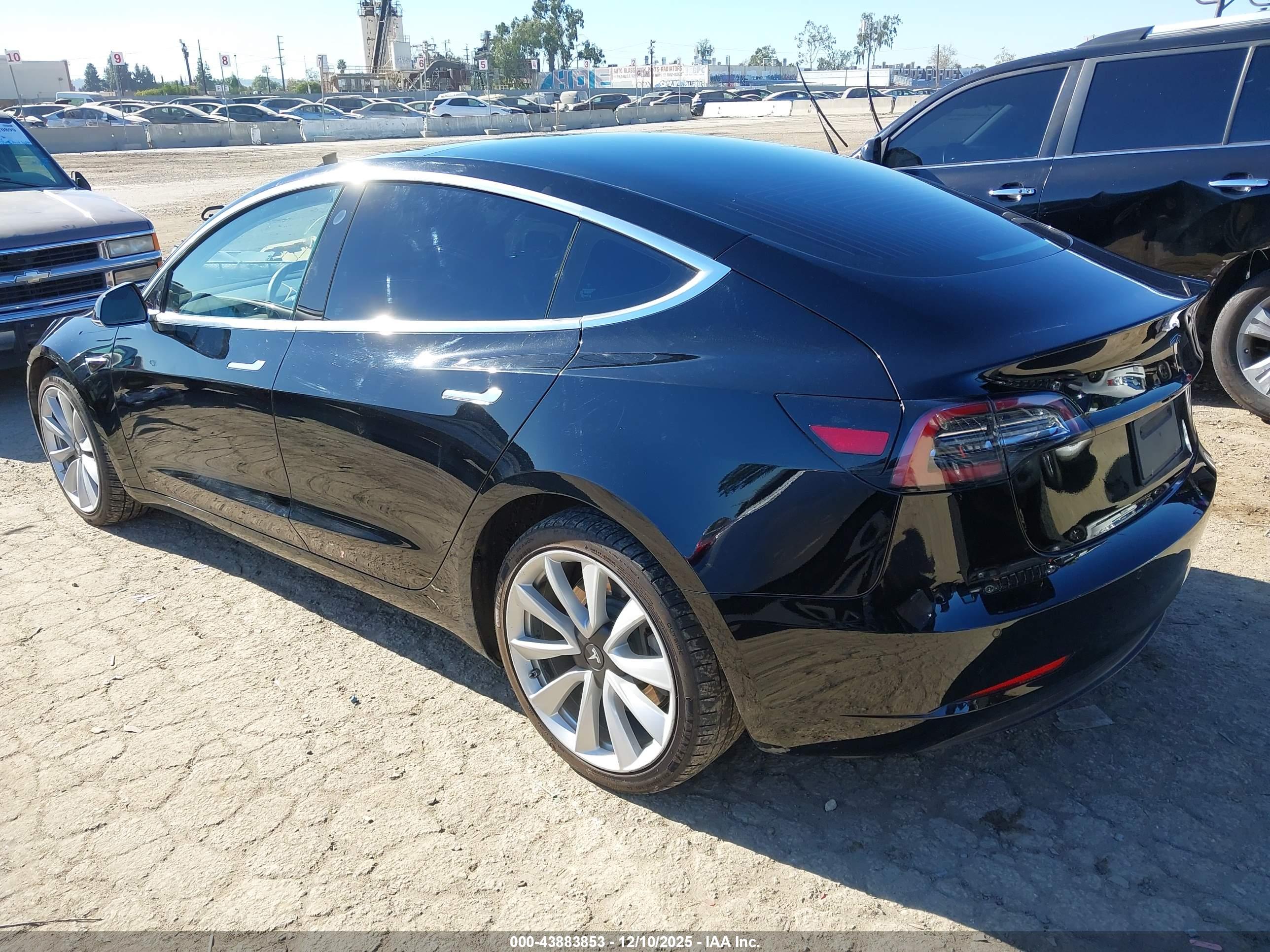 TESLA MODEL image 3