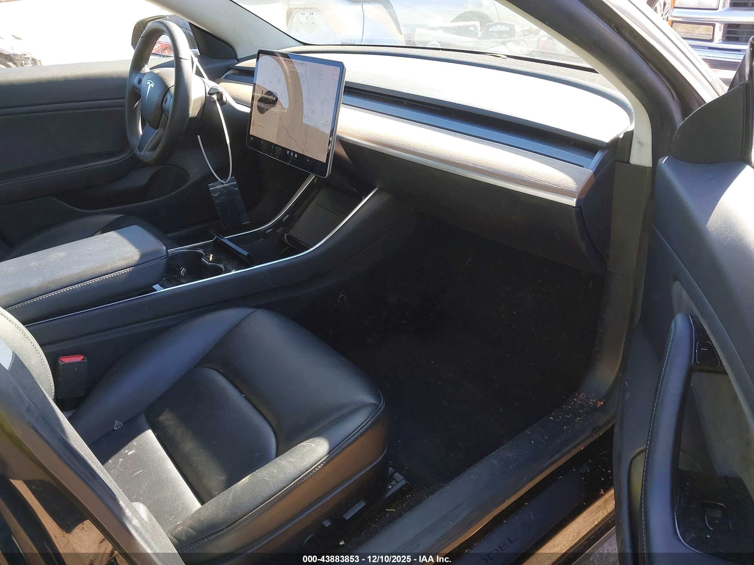 TESLA MODEL image 5
