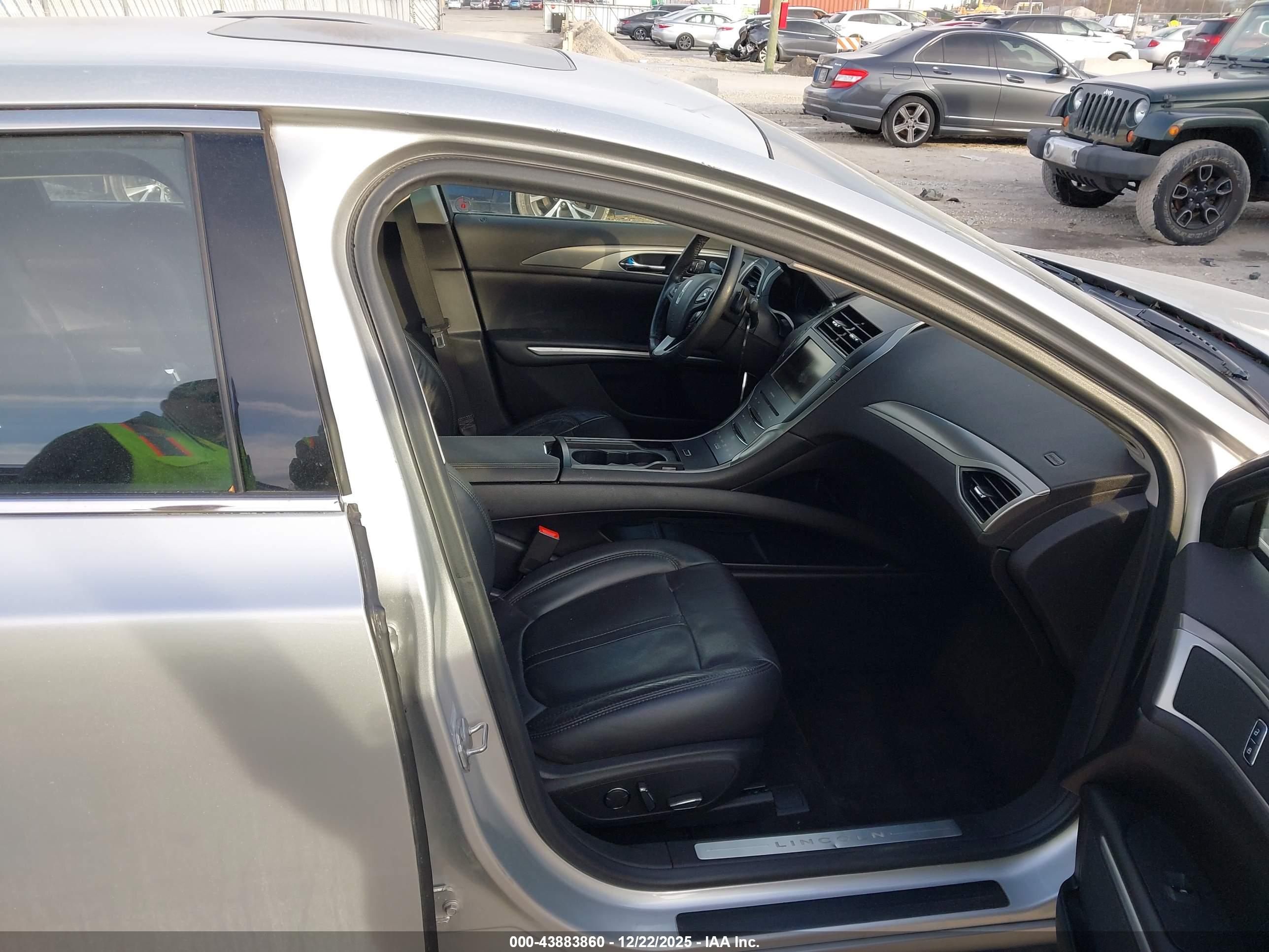 LINCOLN MKZ image 5