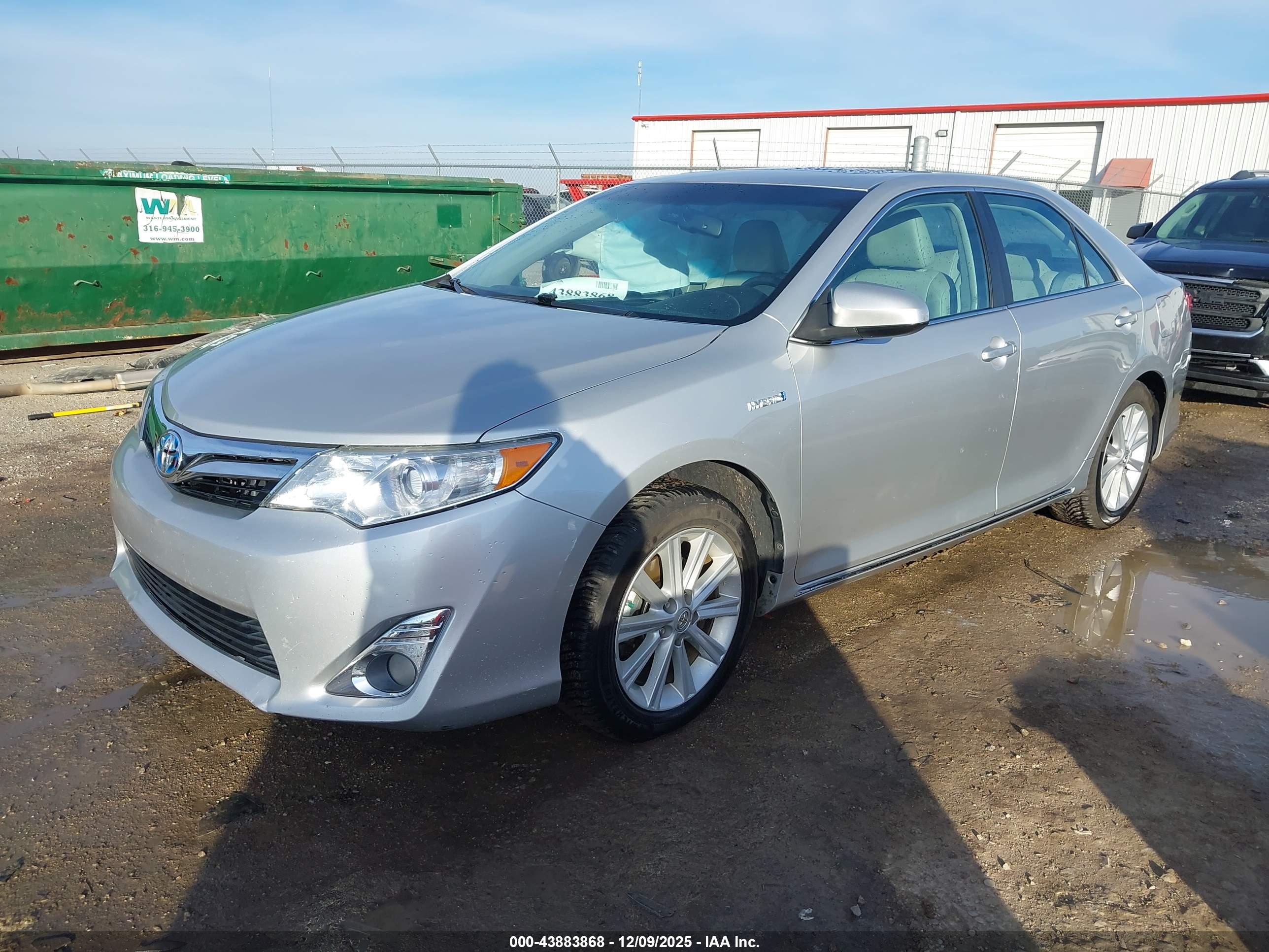 TOYOTA CAMRY image 2