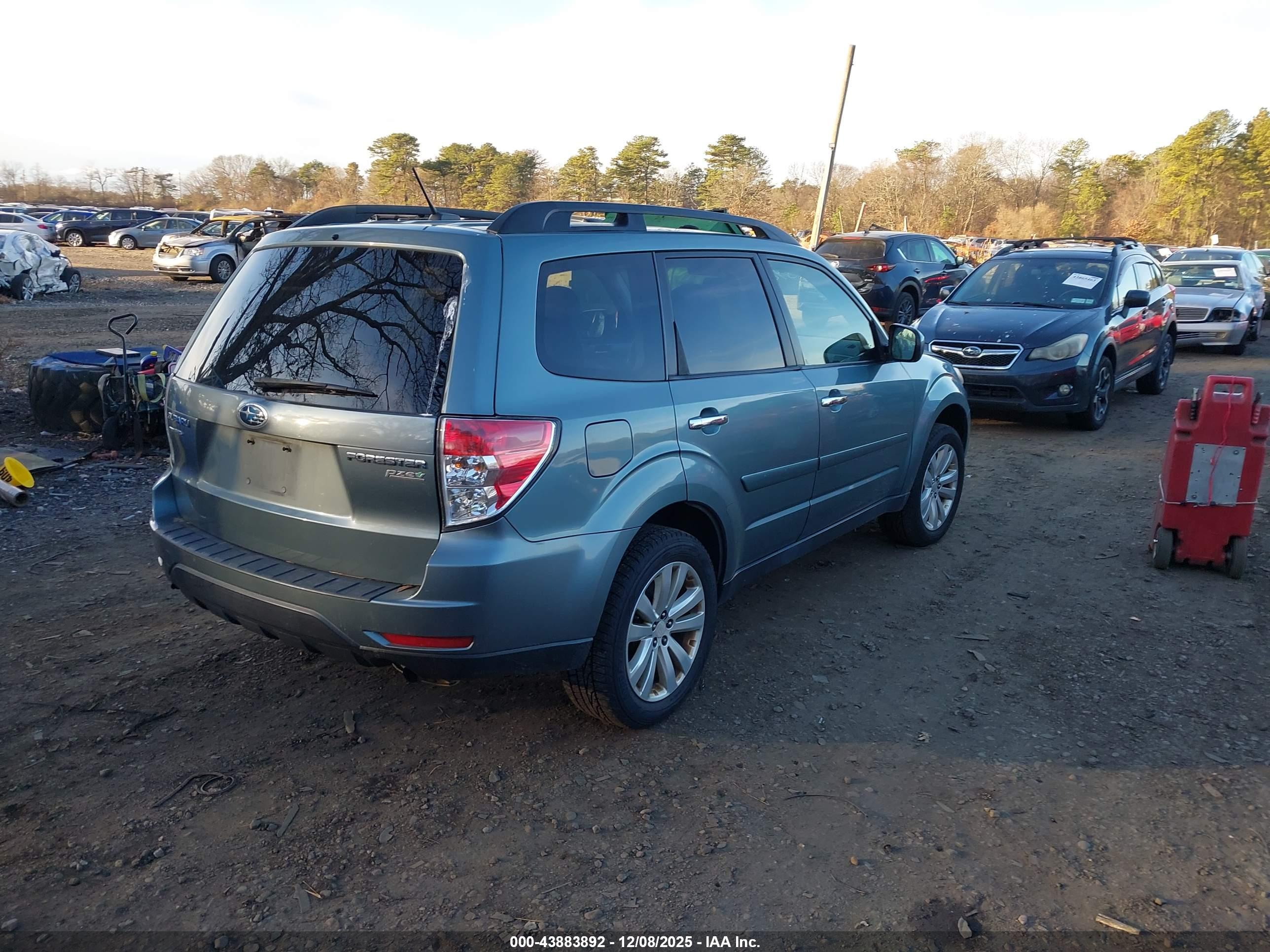 SUBARU FORESTER image 4