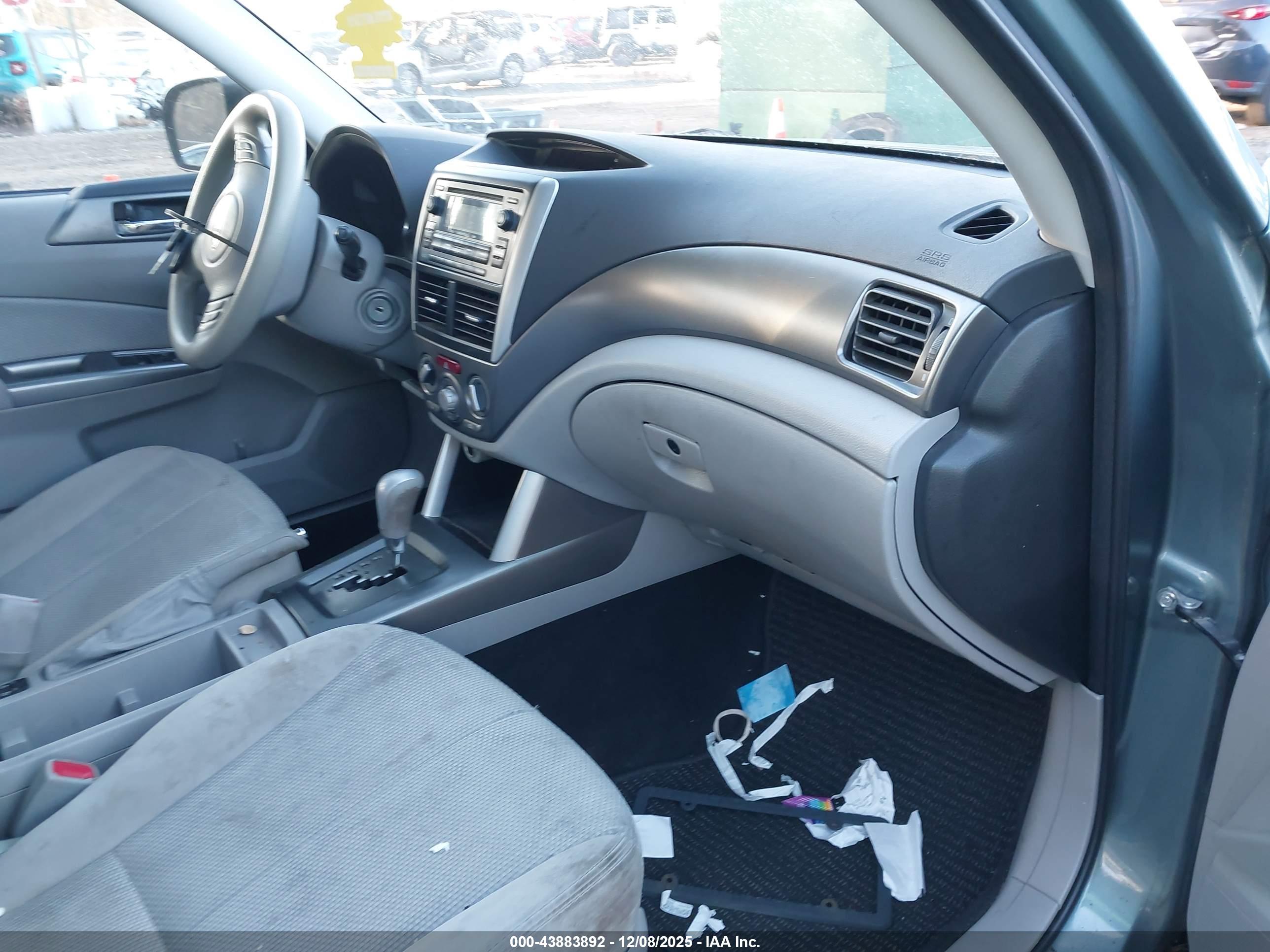 SUBARU FORESTER image 5