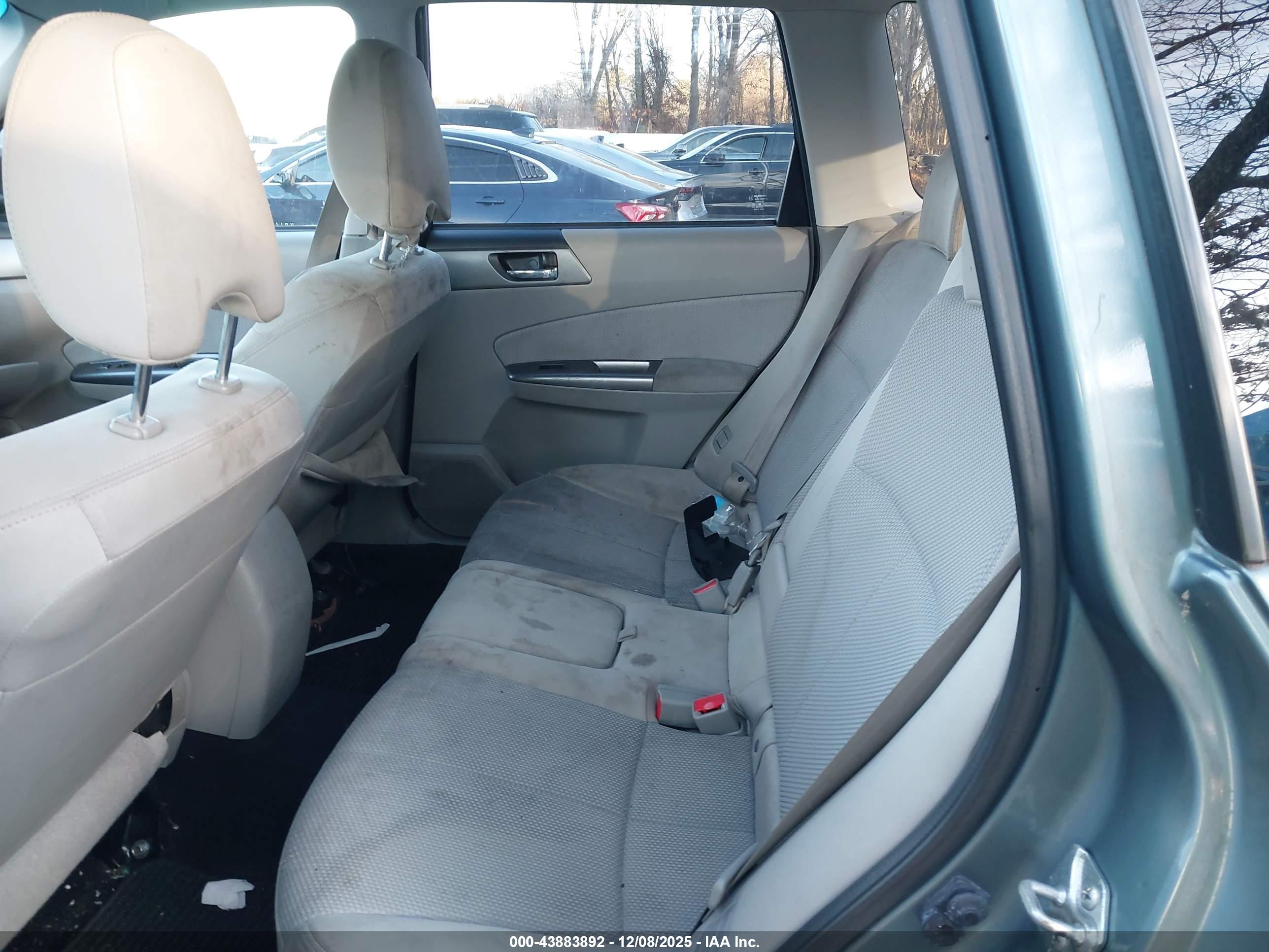 SUBARU FORESTER image 8