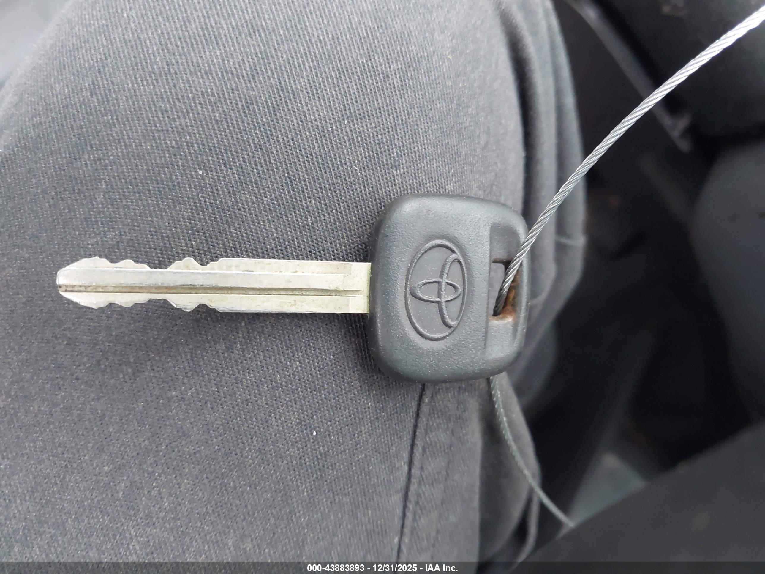 TOYOTA YARIS image 11