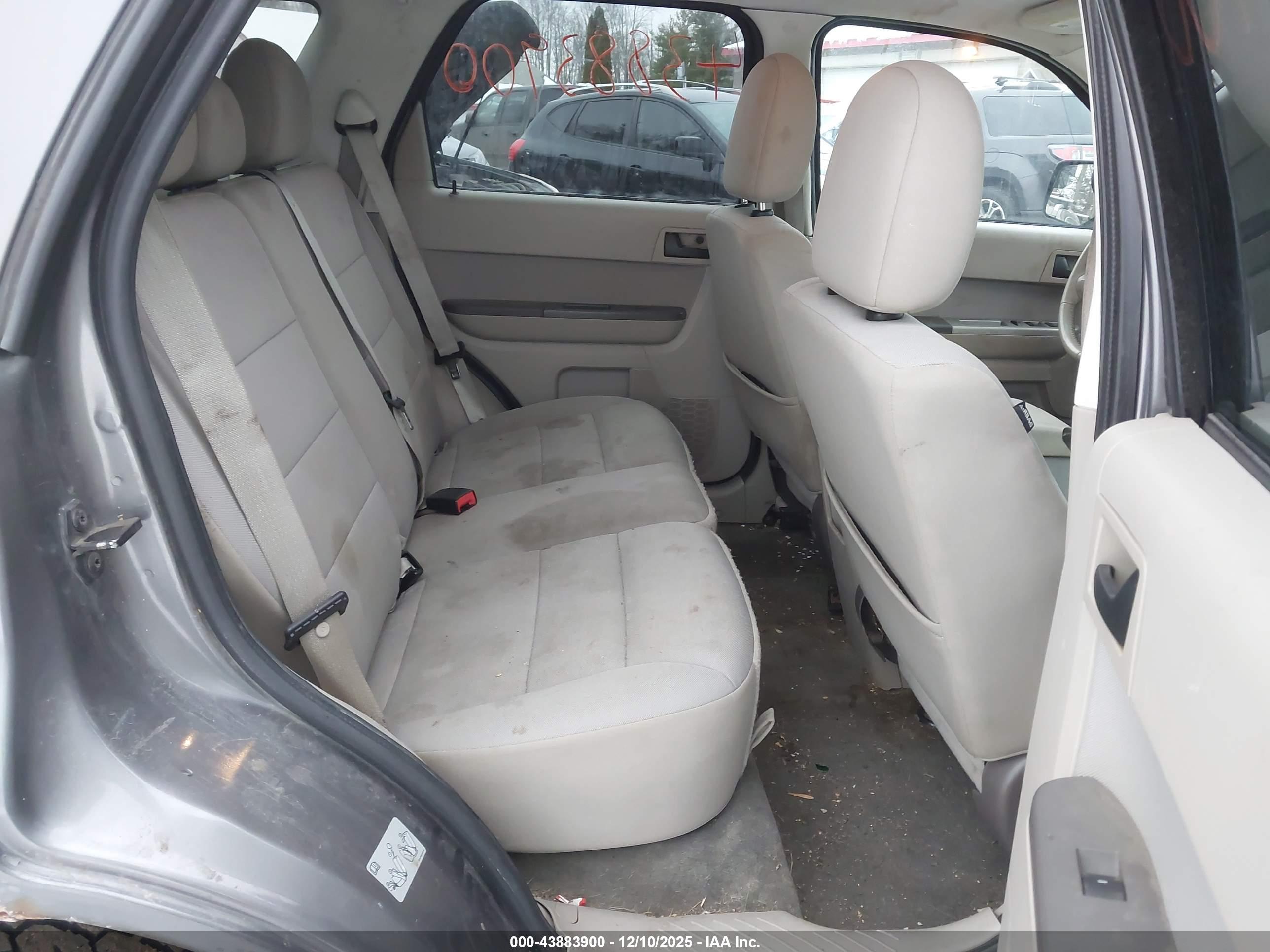 FORD ESCAPE image 8
