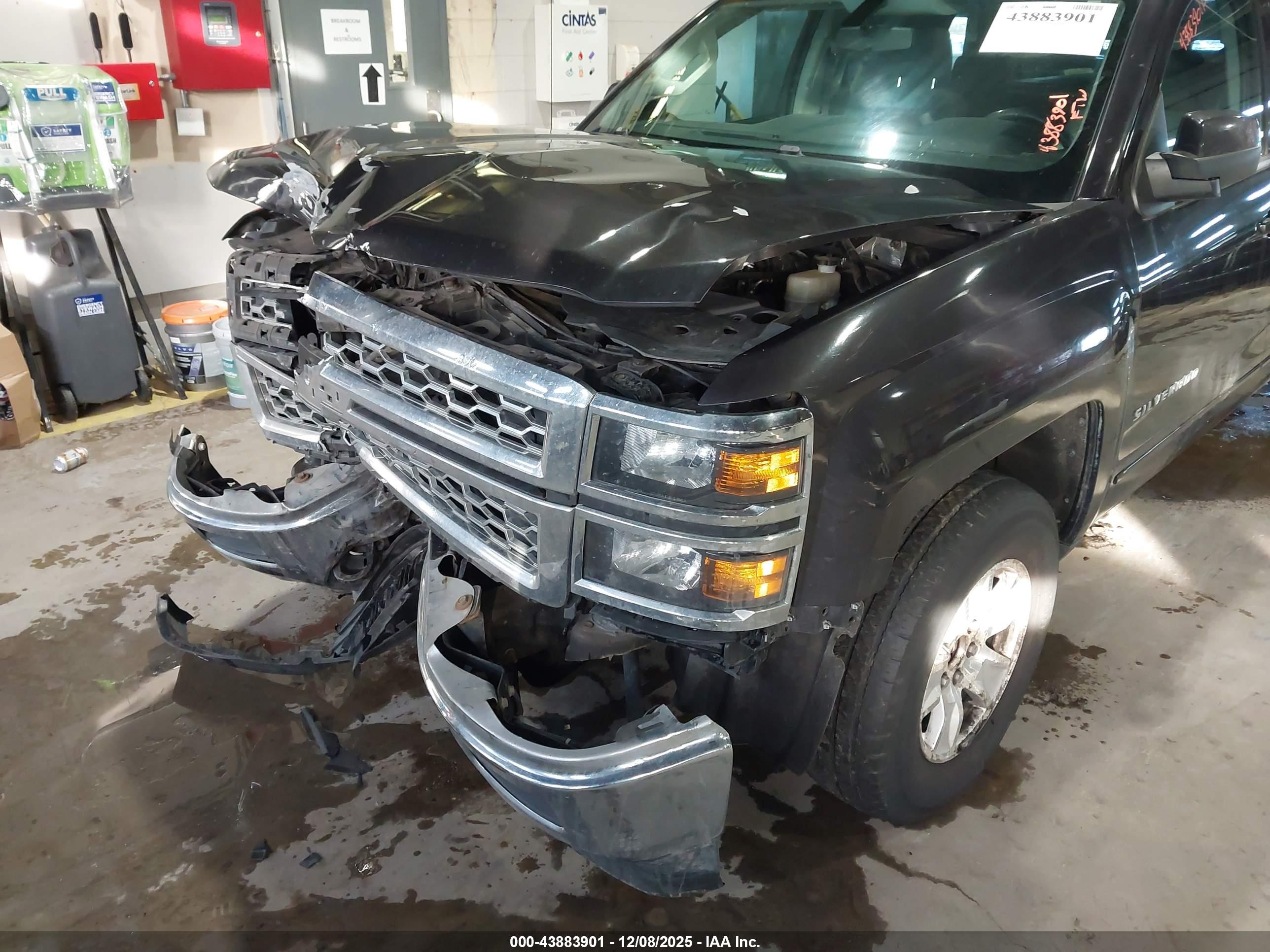 CHEVROLET SILVERADO image 6