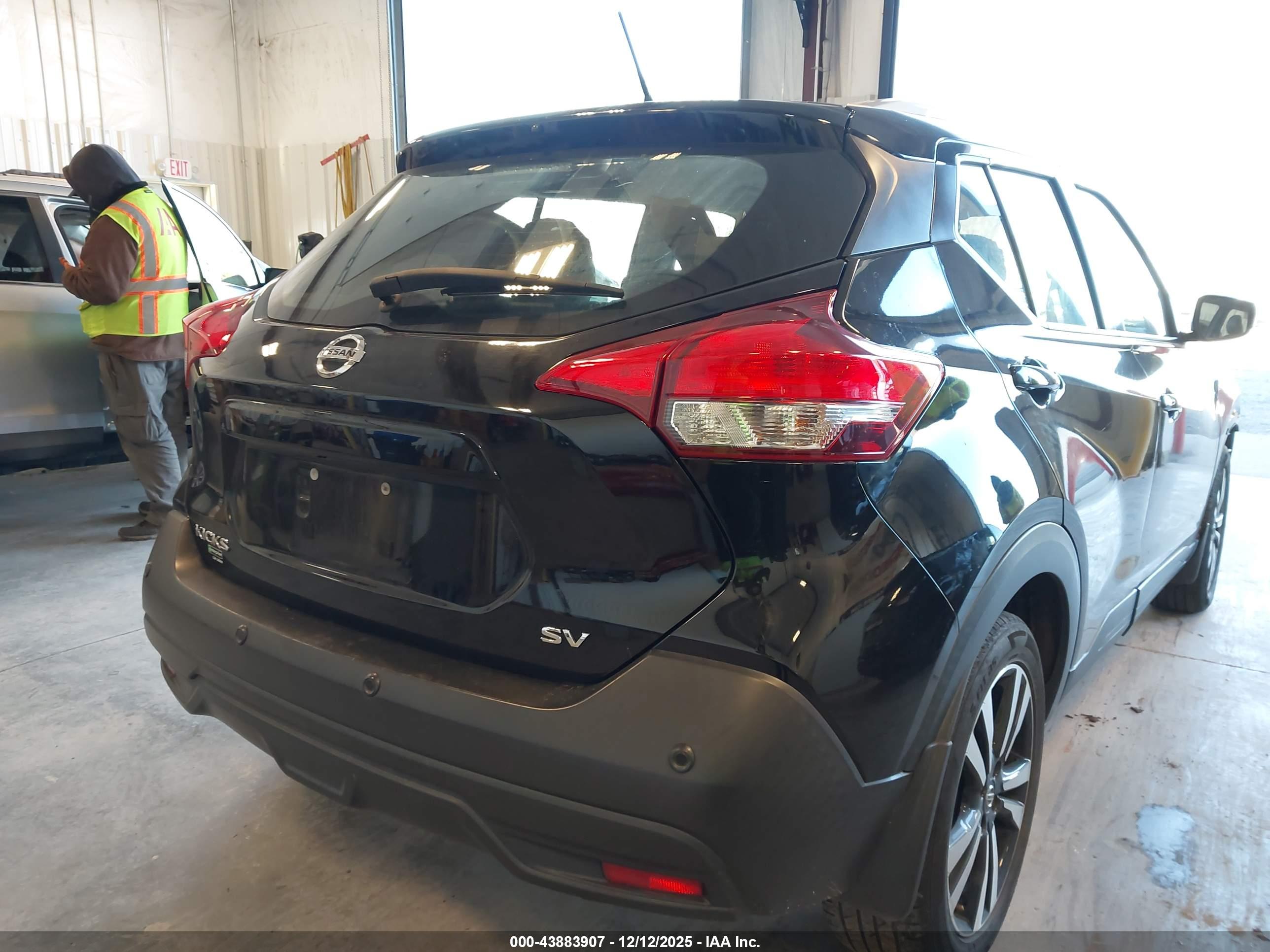 NISSAN KICKS image 4