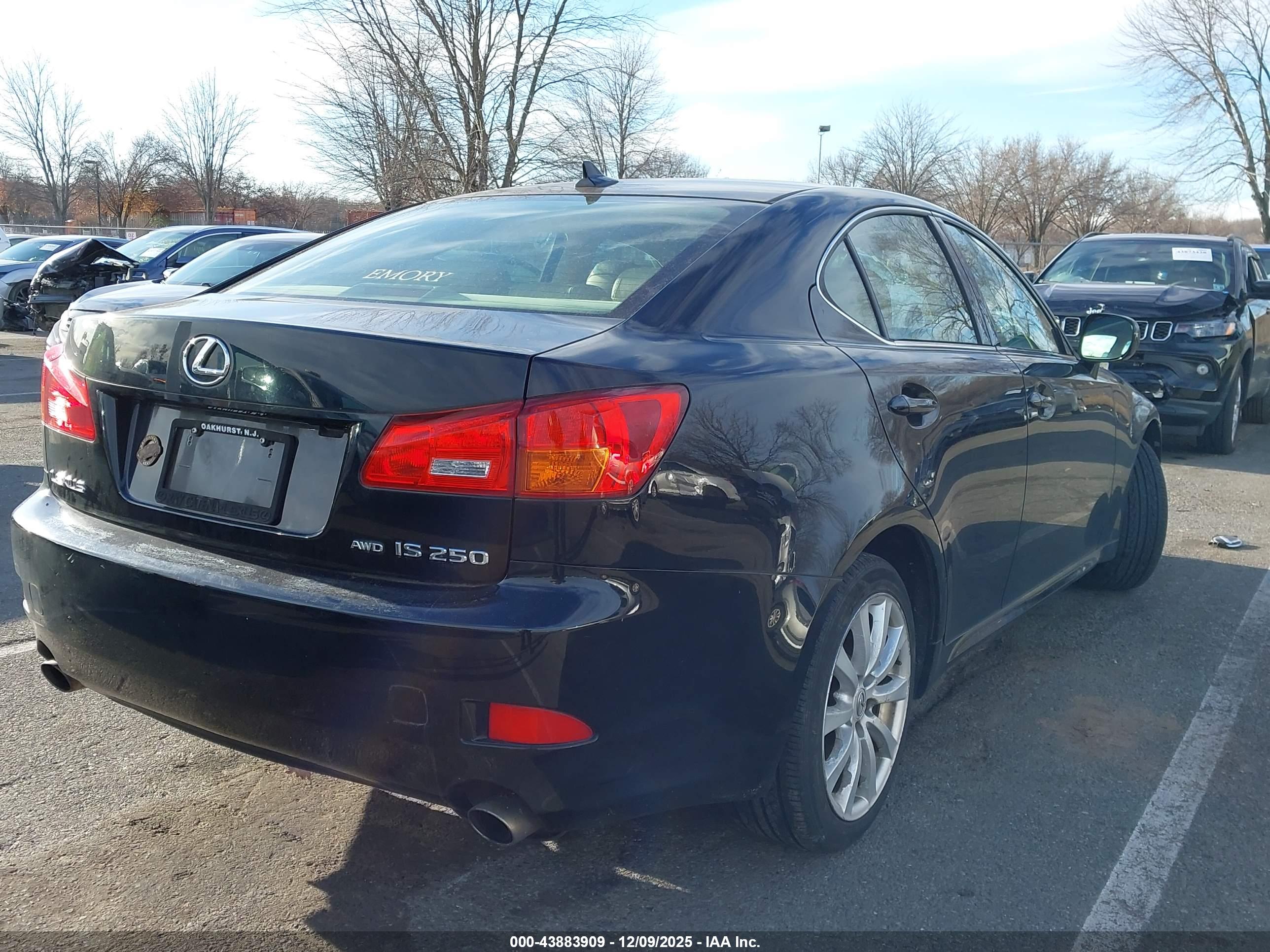 LEXUS IS image 4