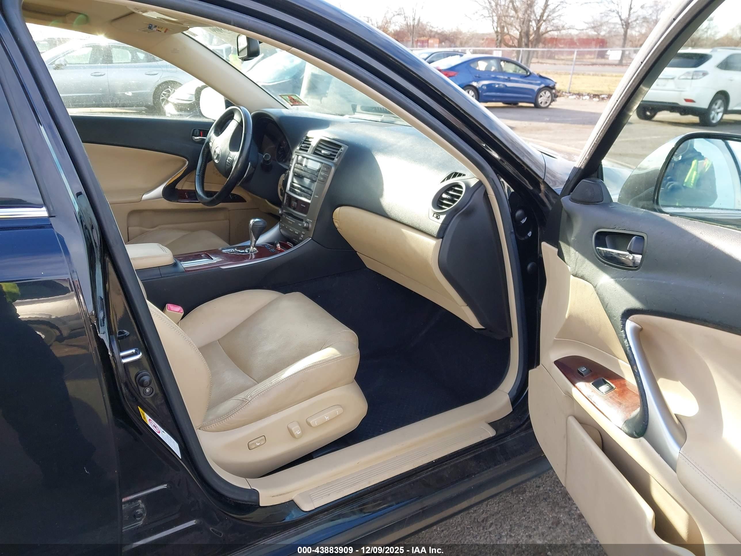 LEXUS IS image 5