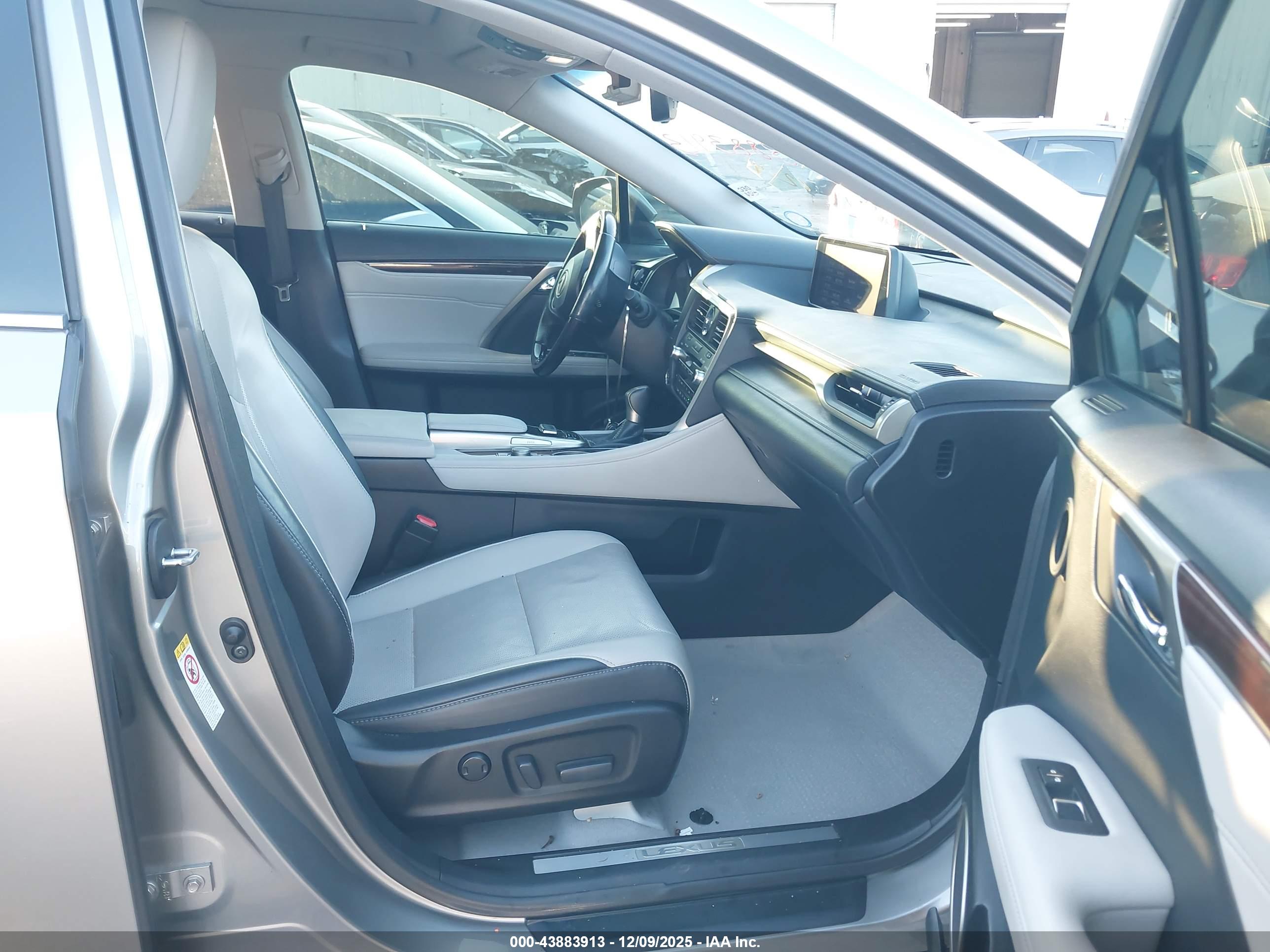 LEXUS RX image 5