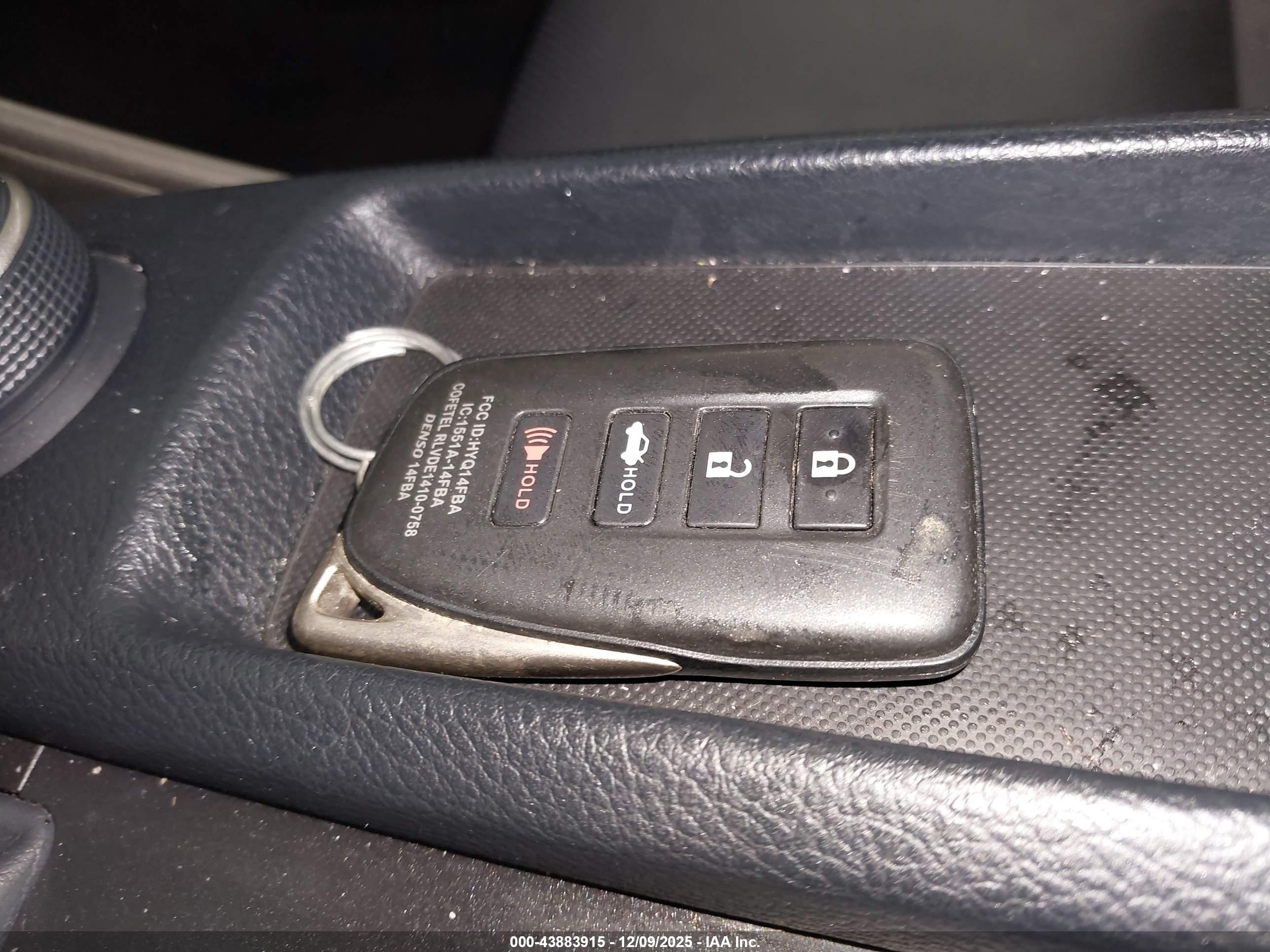 LEXUS IS image 11