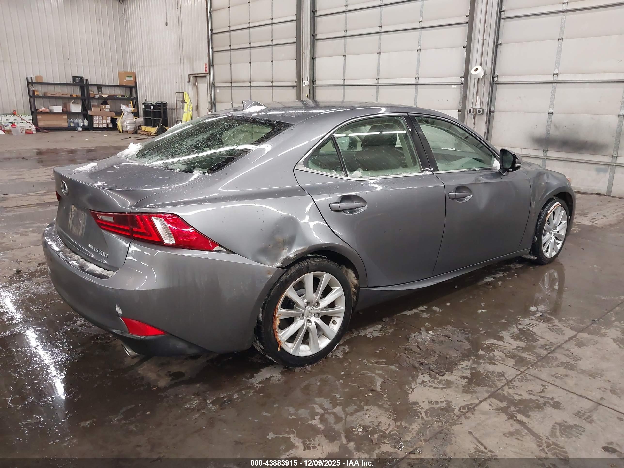 LEXUS IS image 4