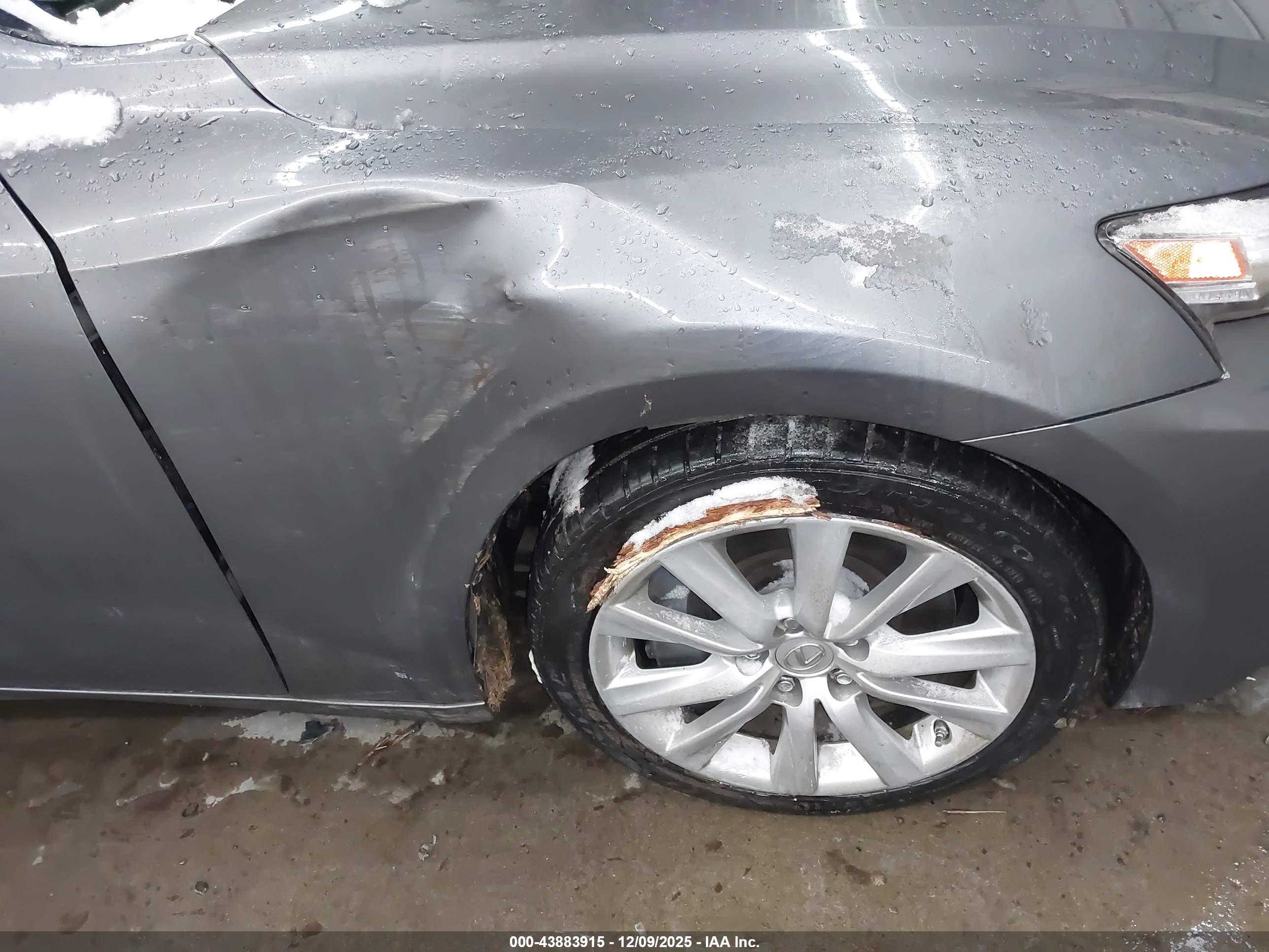 LEXUS IS image 6