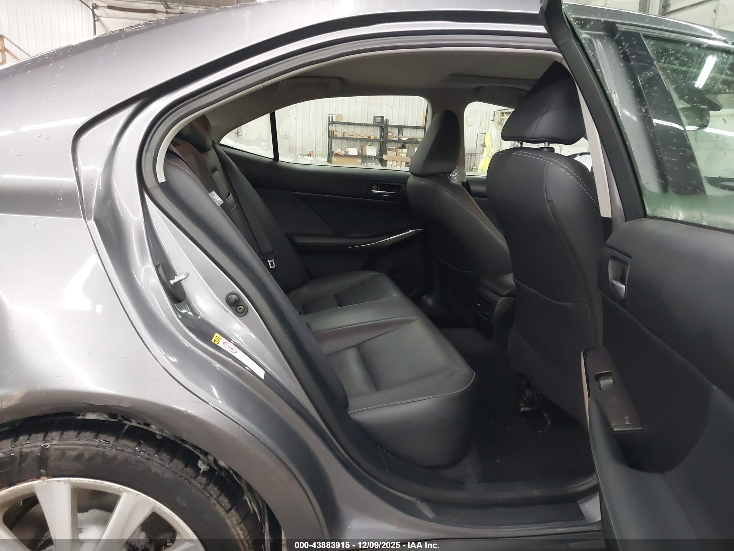LEXUS IS image 8