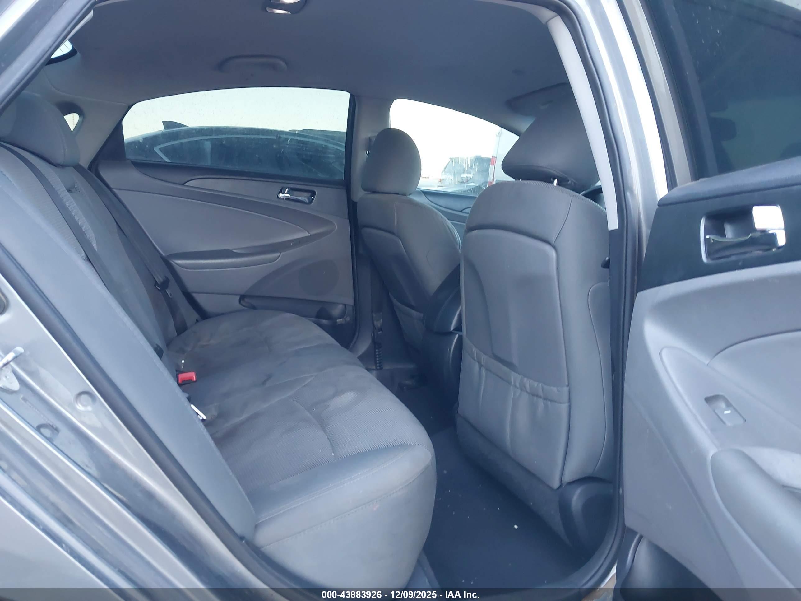 HYUNDAI SONATA image 8