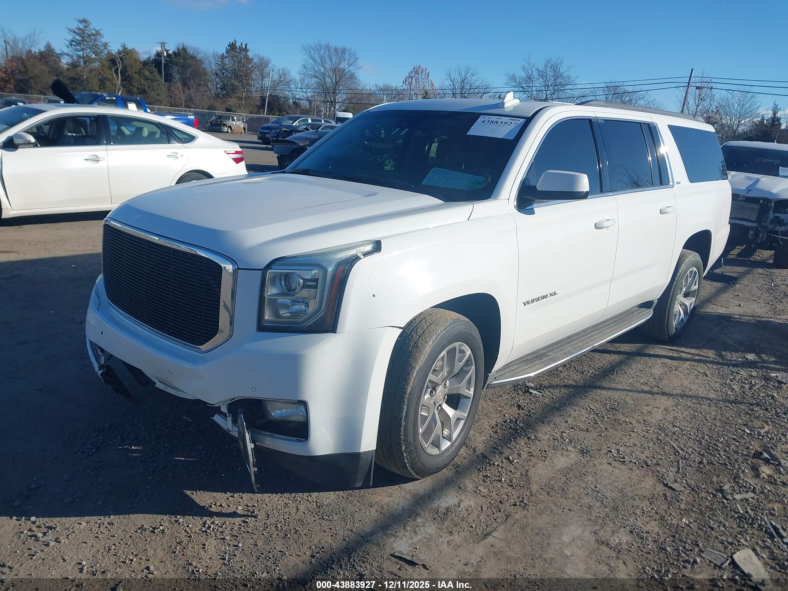 GMC YUKON image 2