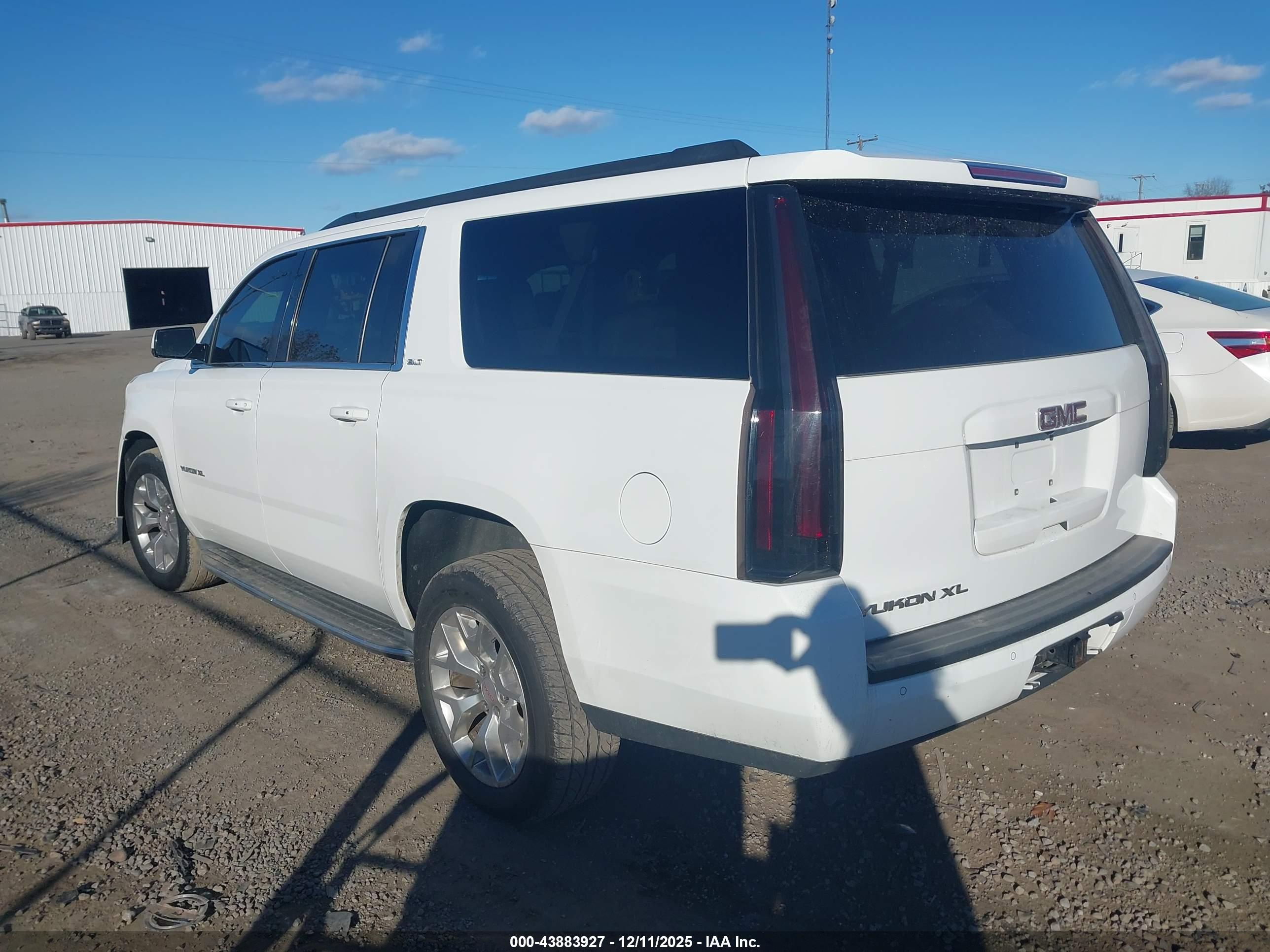 GMC YUKON image 3