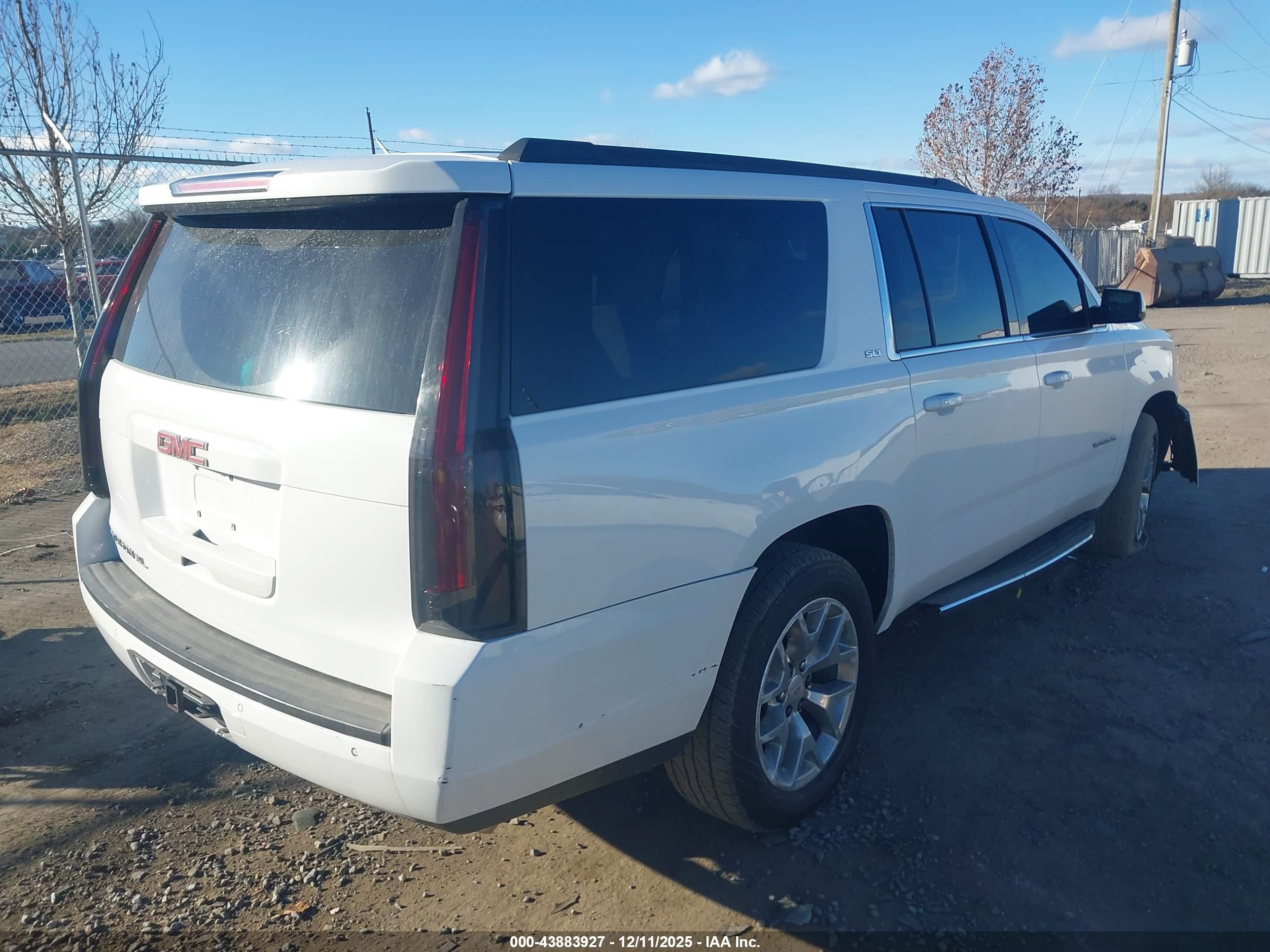 GMC YUKON image 4
