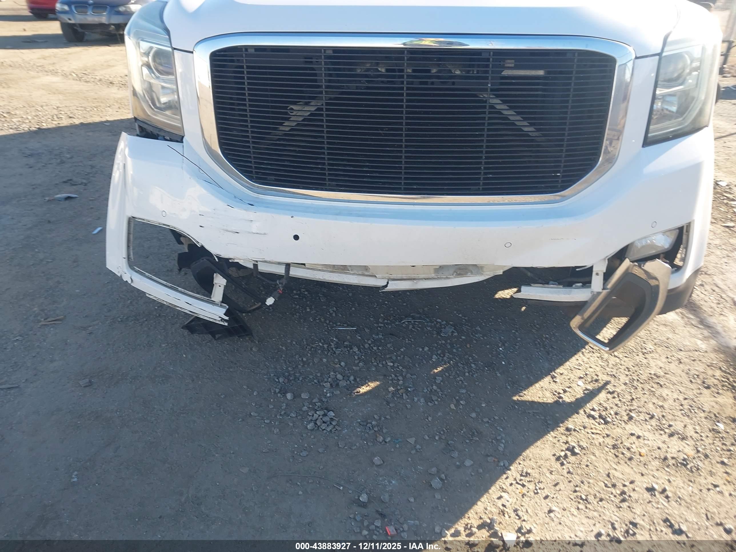 GMC YUKON image 6