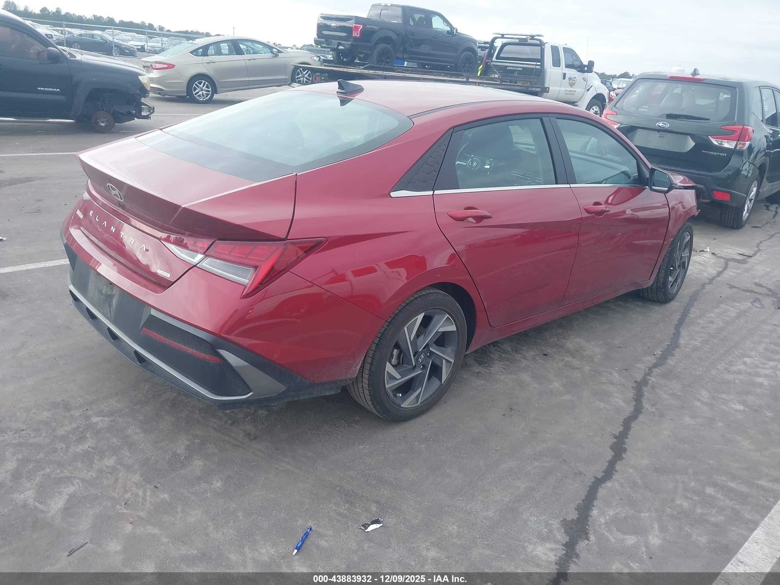 HYUNDAI ELANTRA image 4
