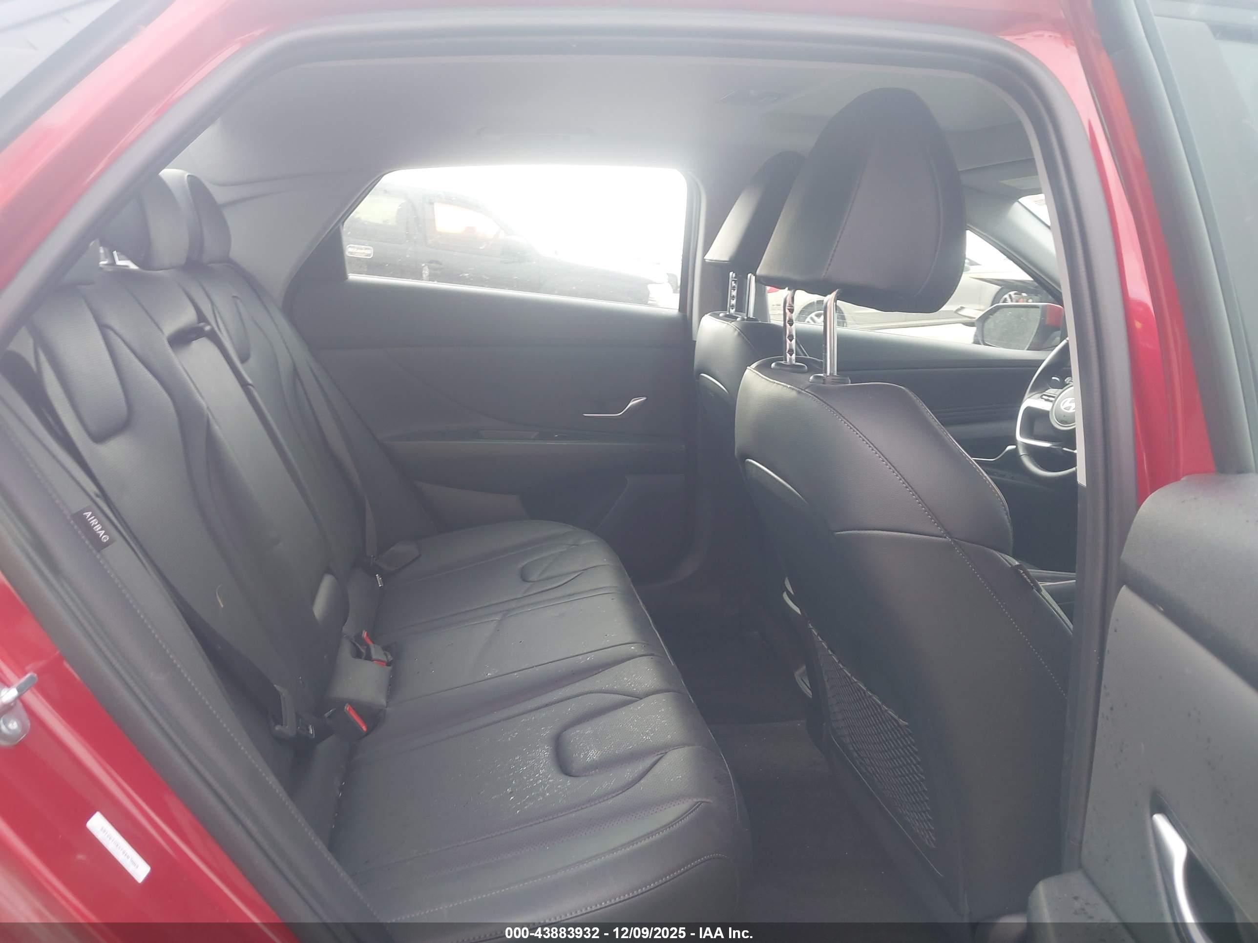 HYUNDAI ELANTRA image 8