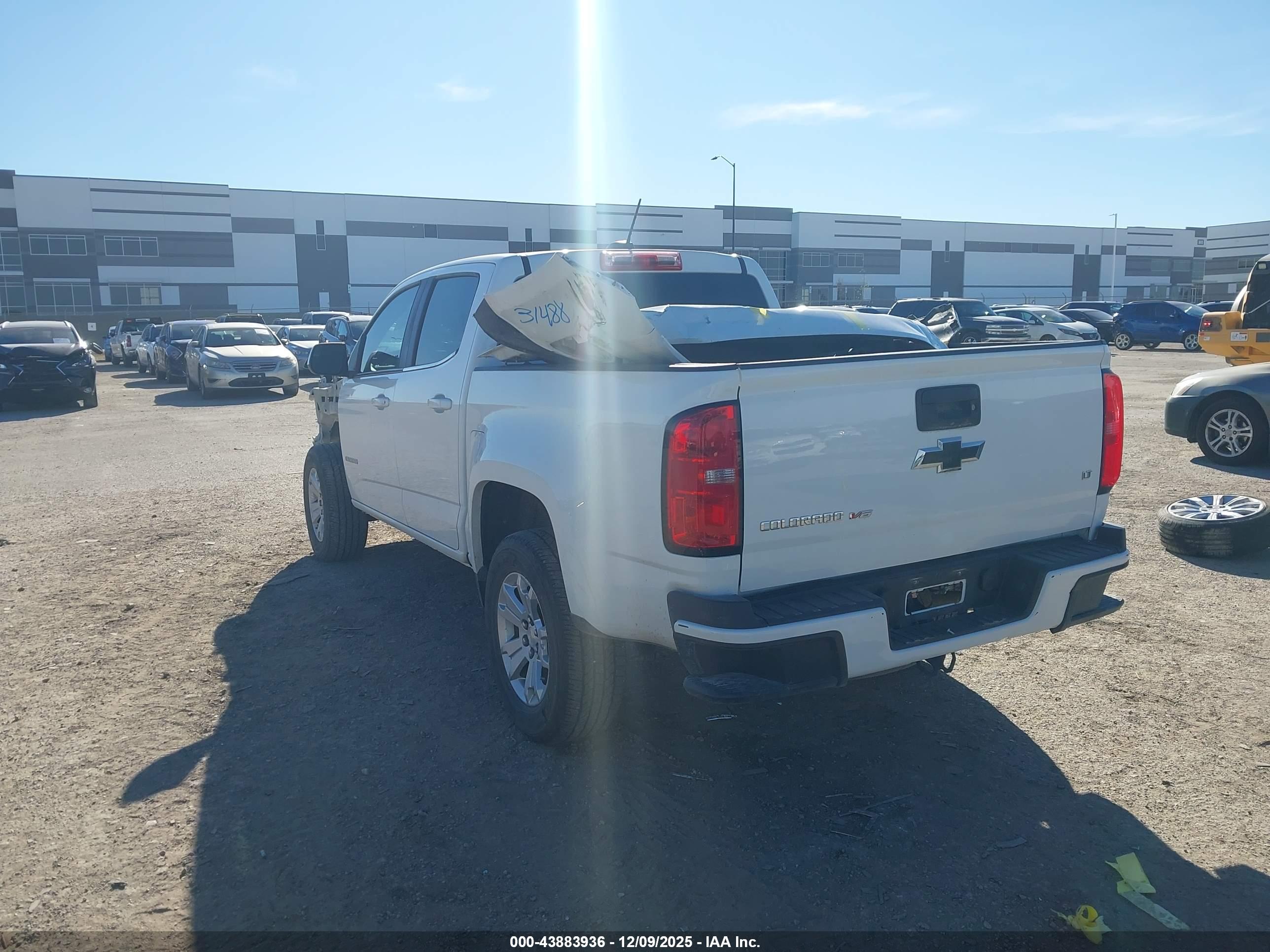 CHEVROLET COLORADO image 3