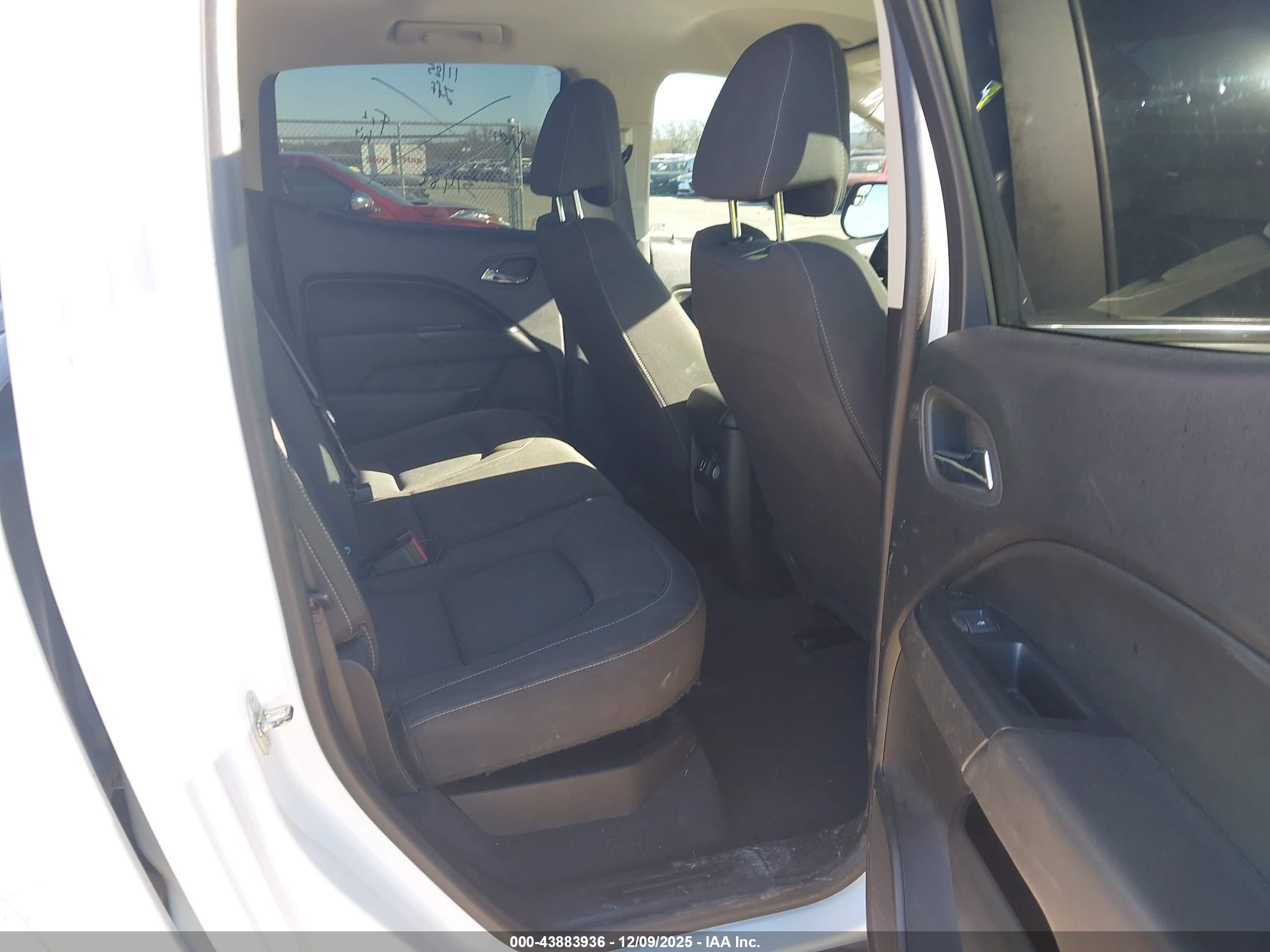 CHEVROLET COLORADO image 8