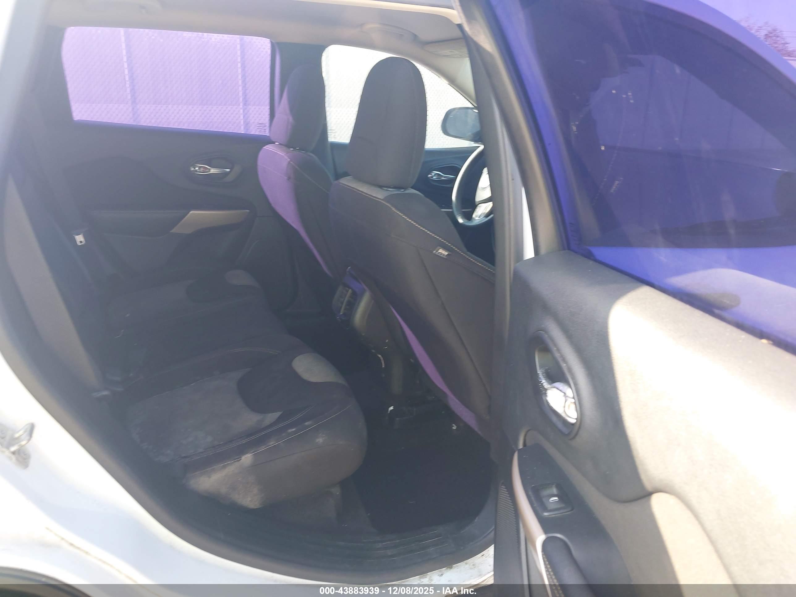JEEP CHEROKEE image 8