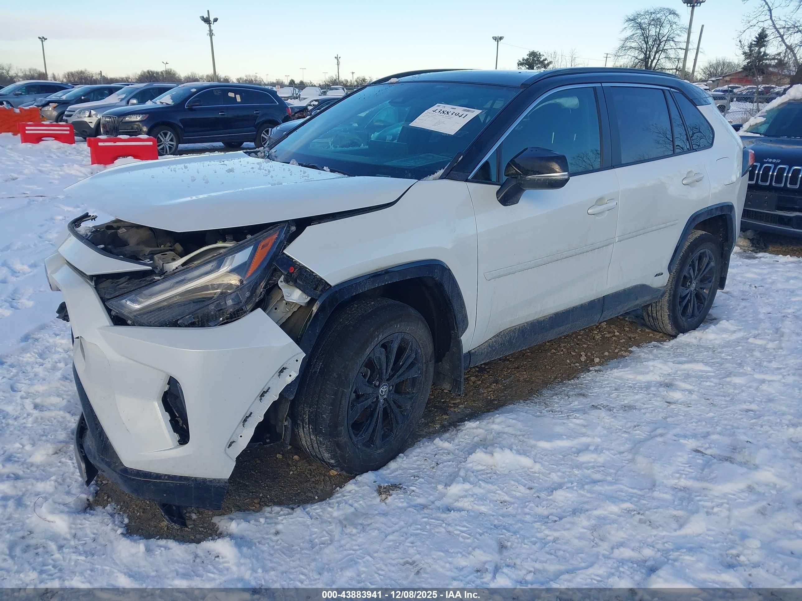 TOYOTA RAV4 image 2