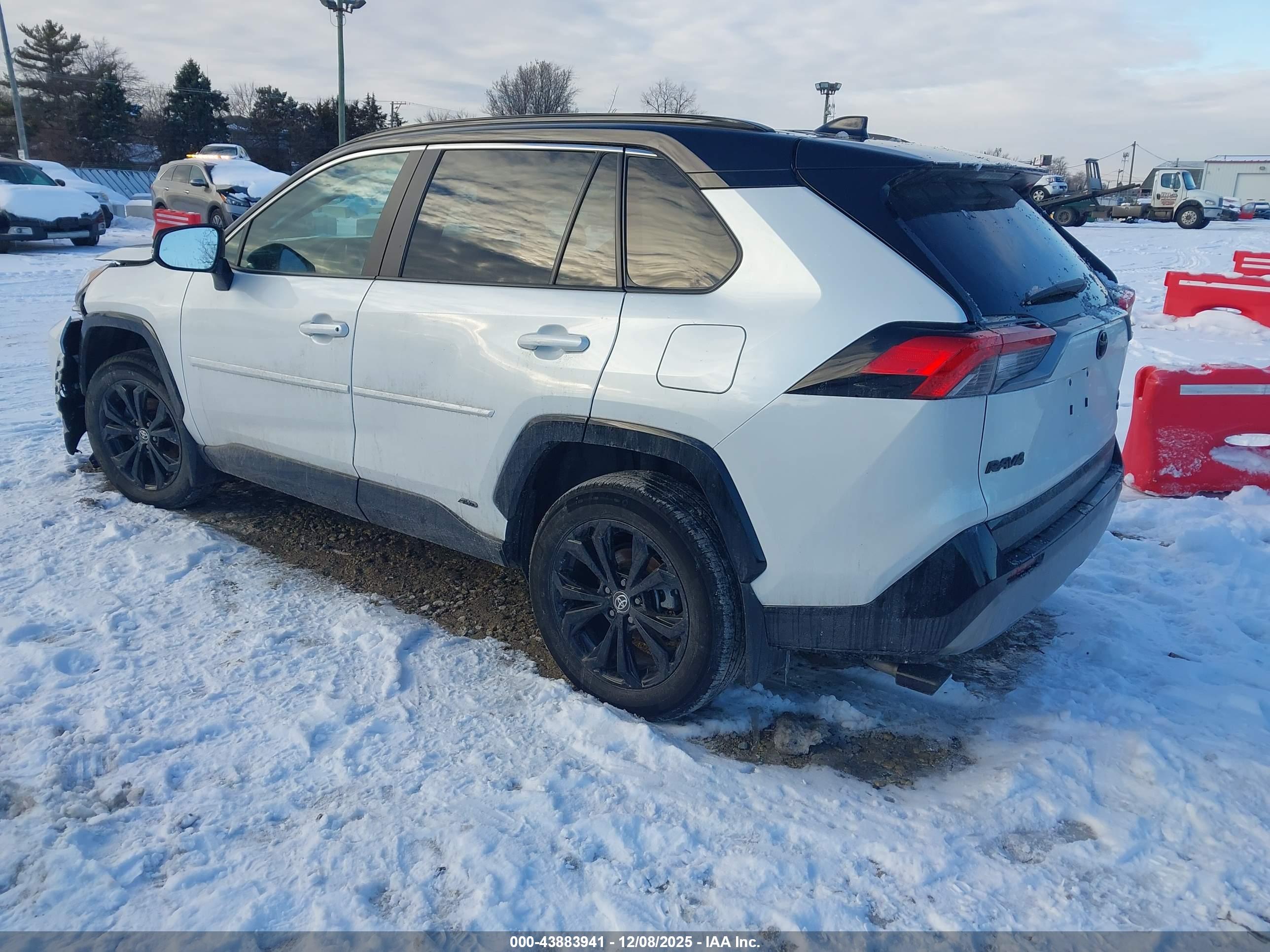 TOYOTA RAV4 image 3