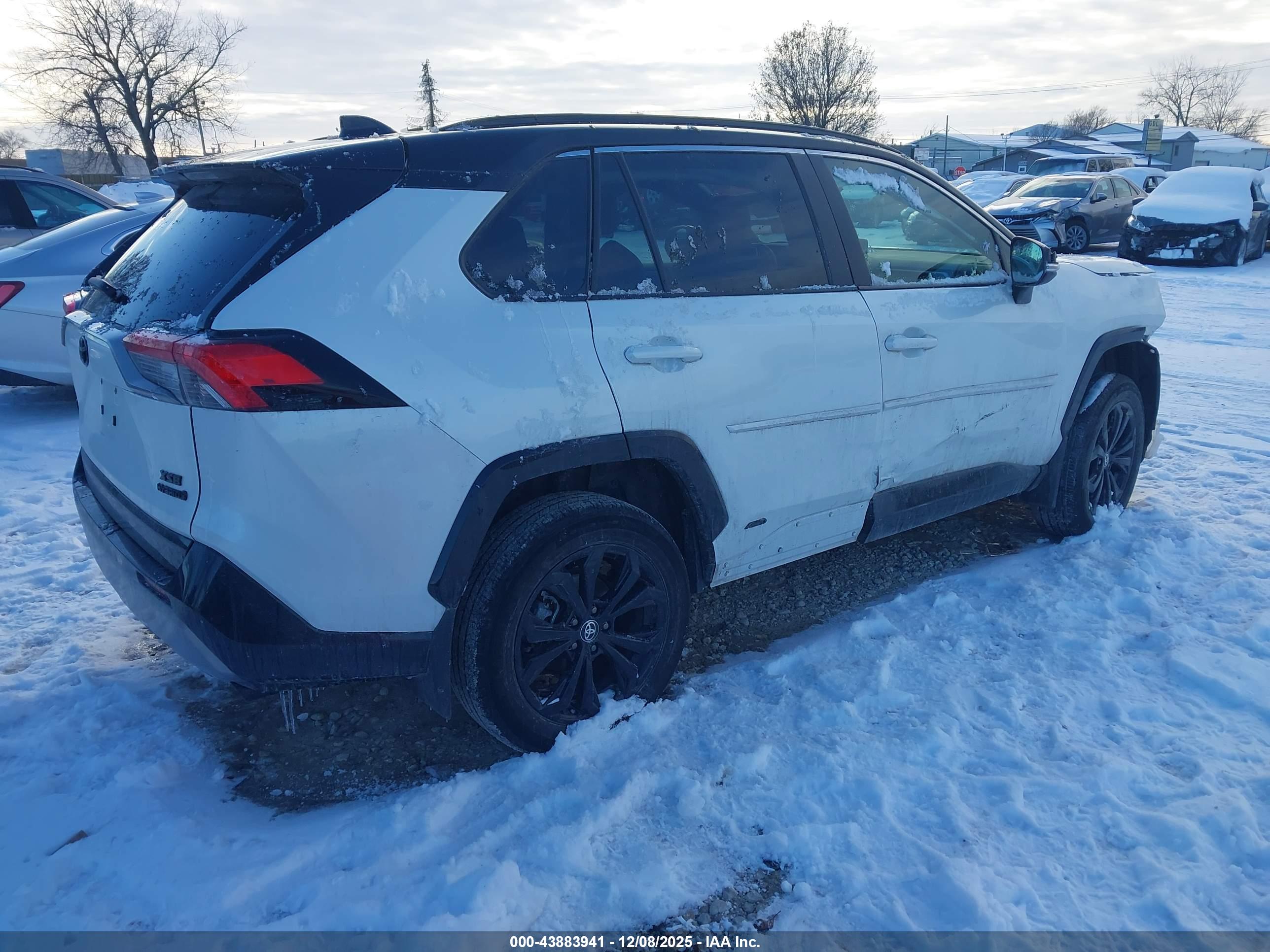 TOYOTA RAV4 image 4