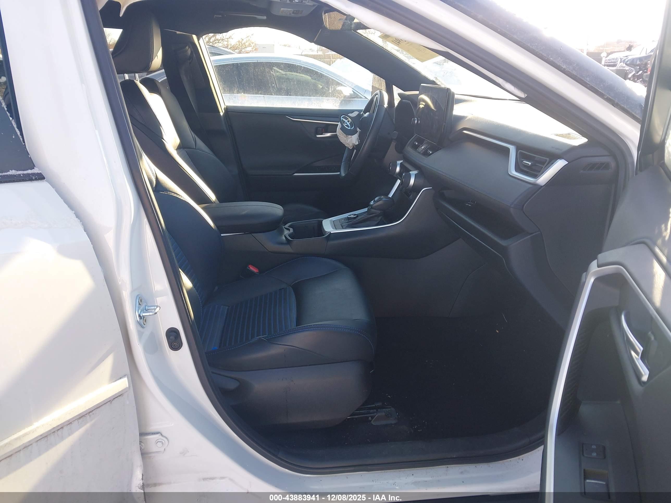 TOYOTA RAV4 image 5