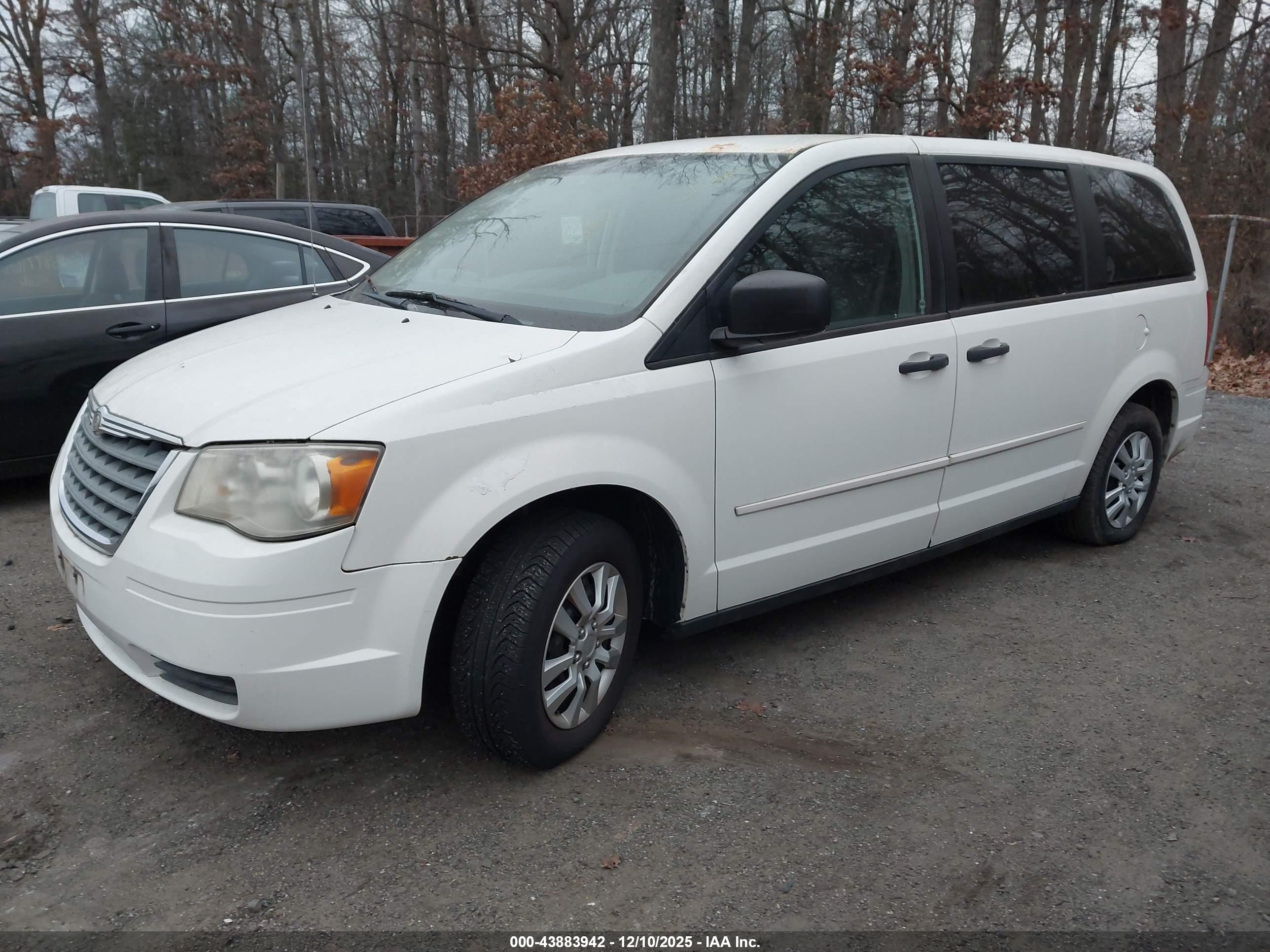 CHRYSLER TOWN image 2
