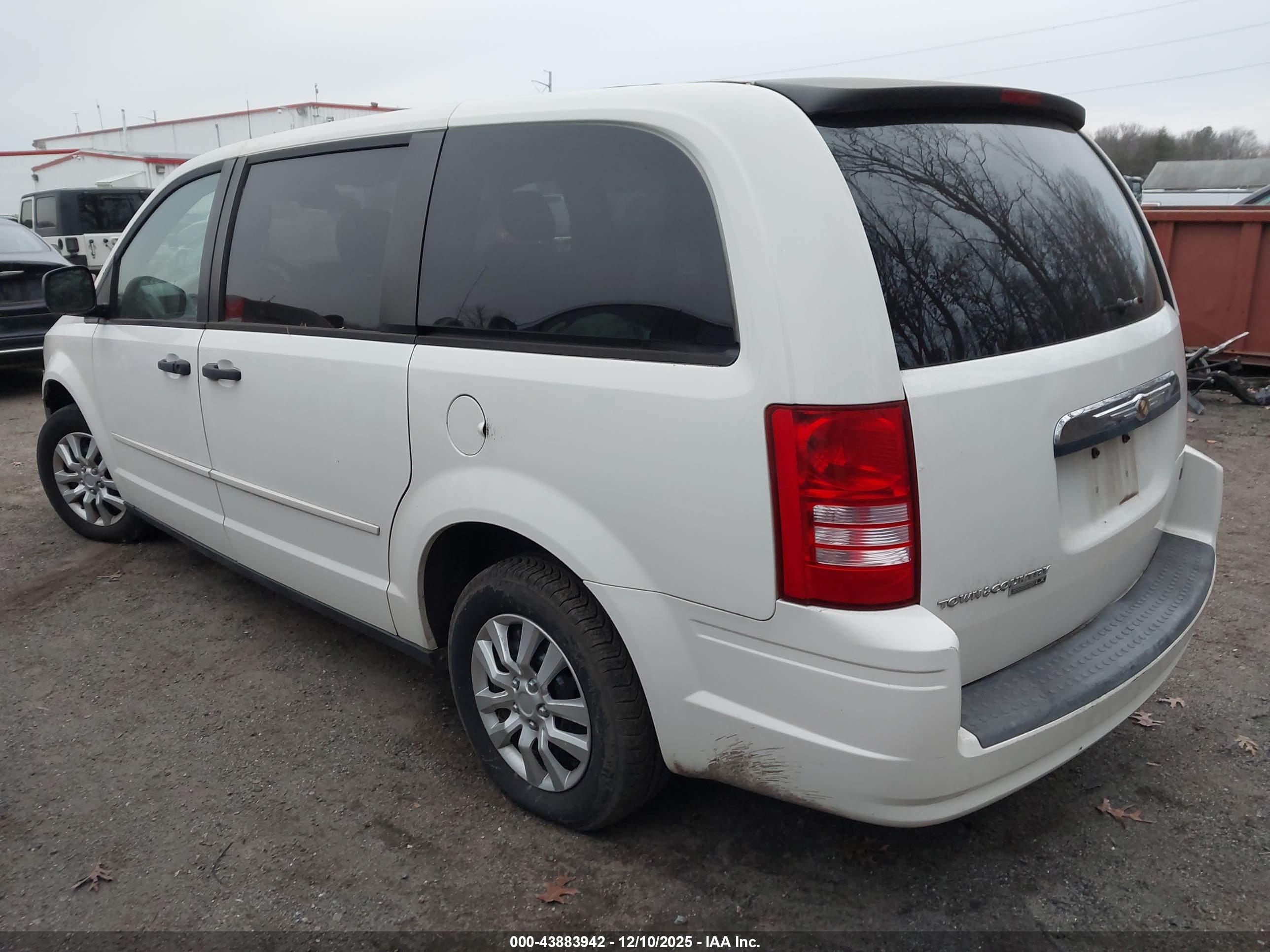 CHRYSLER TOWN image 3
