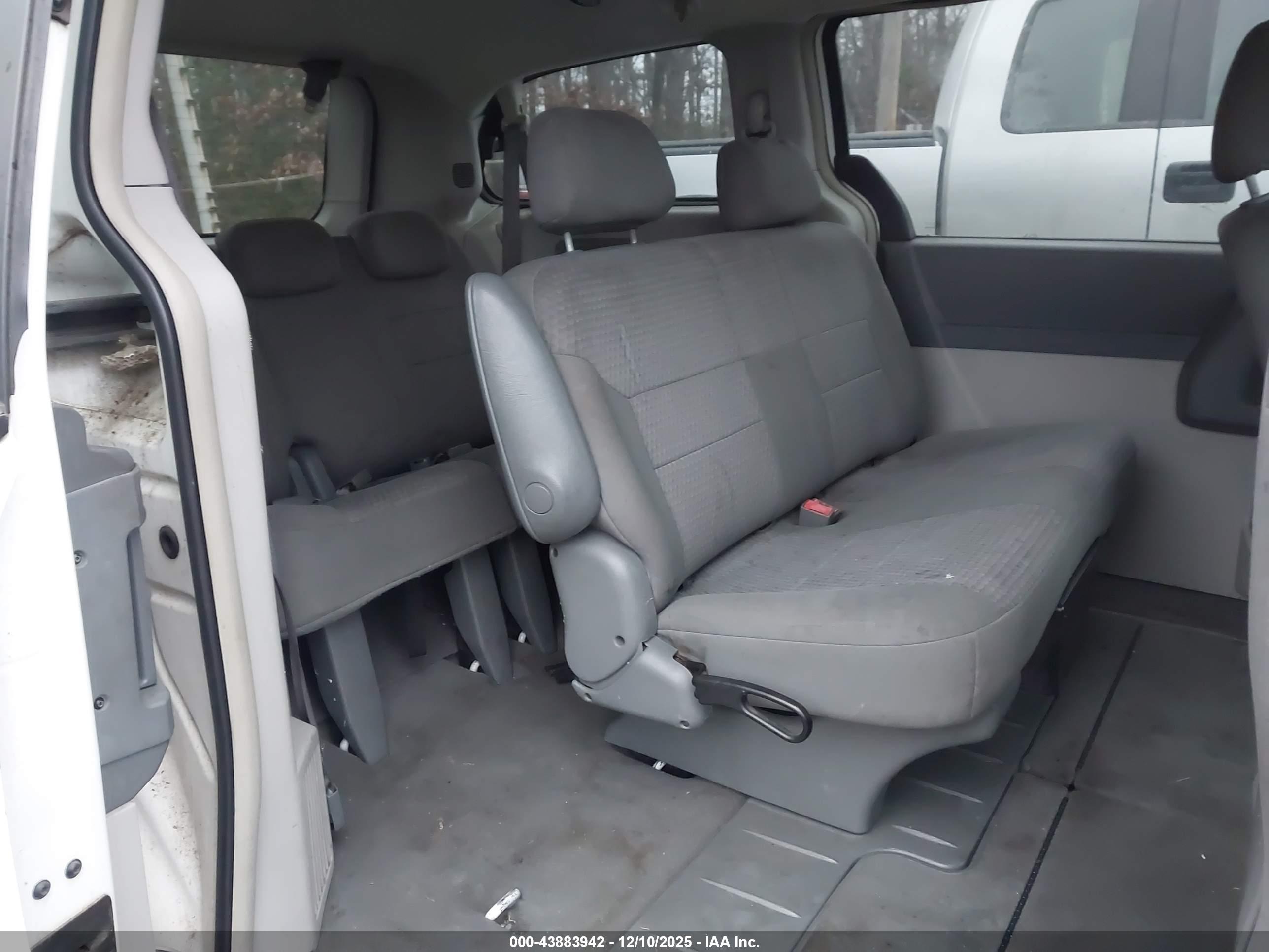 CHRYSLER TOWN image 8