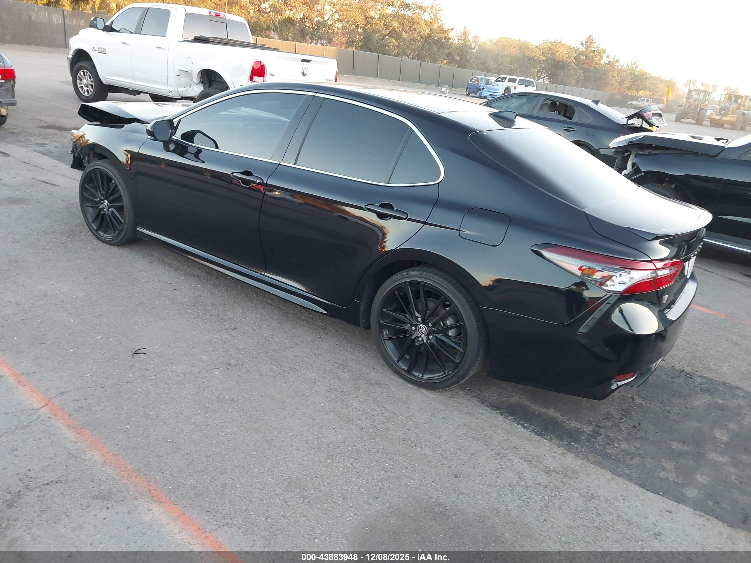 TOYOTA CAMRY image 3
