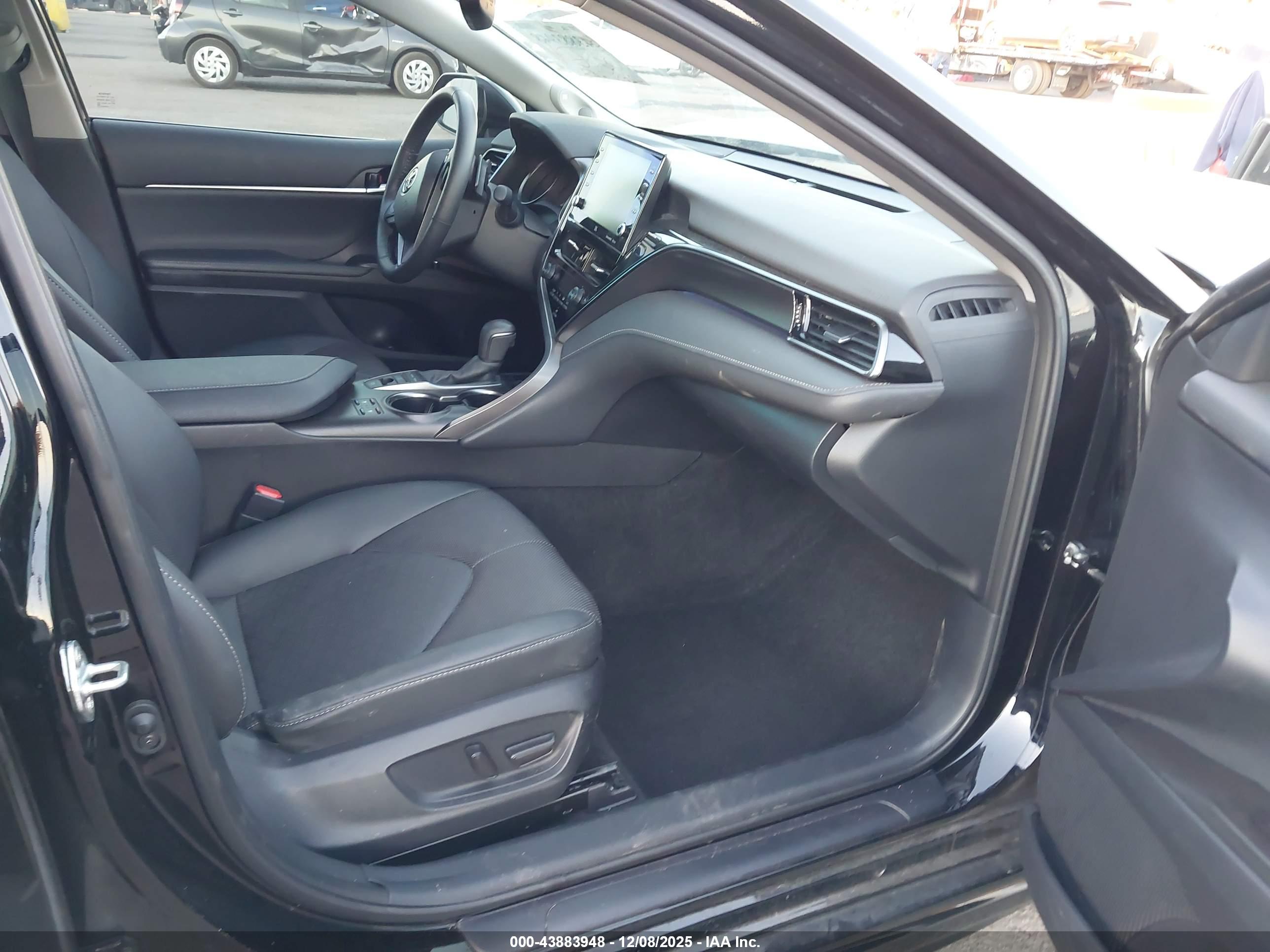 TOYOTA CAMRY image 5