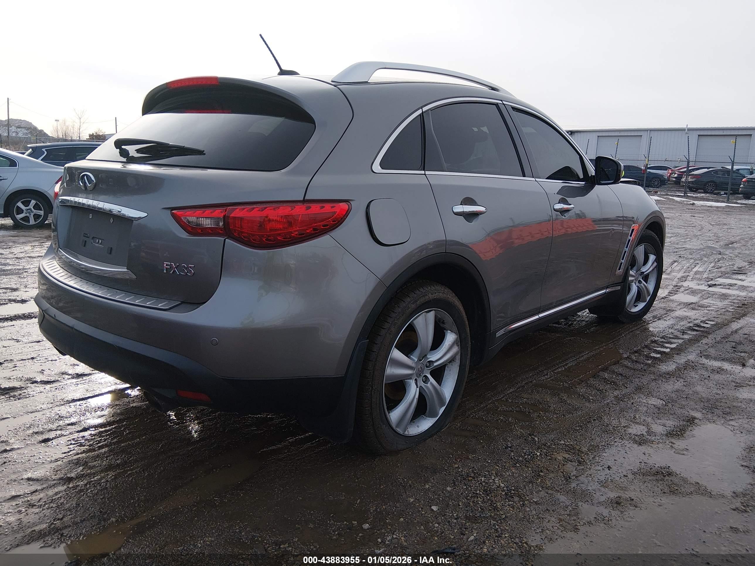 INFINITI FX35 image 4