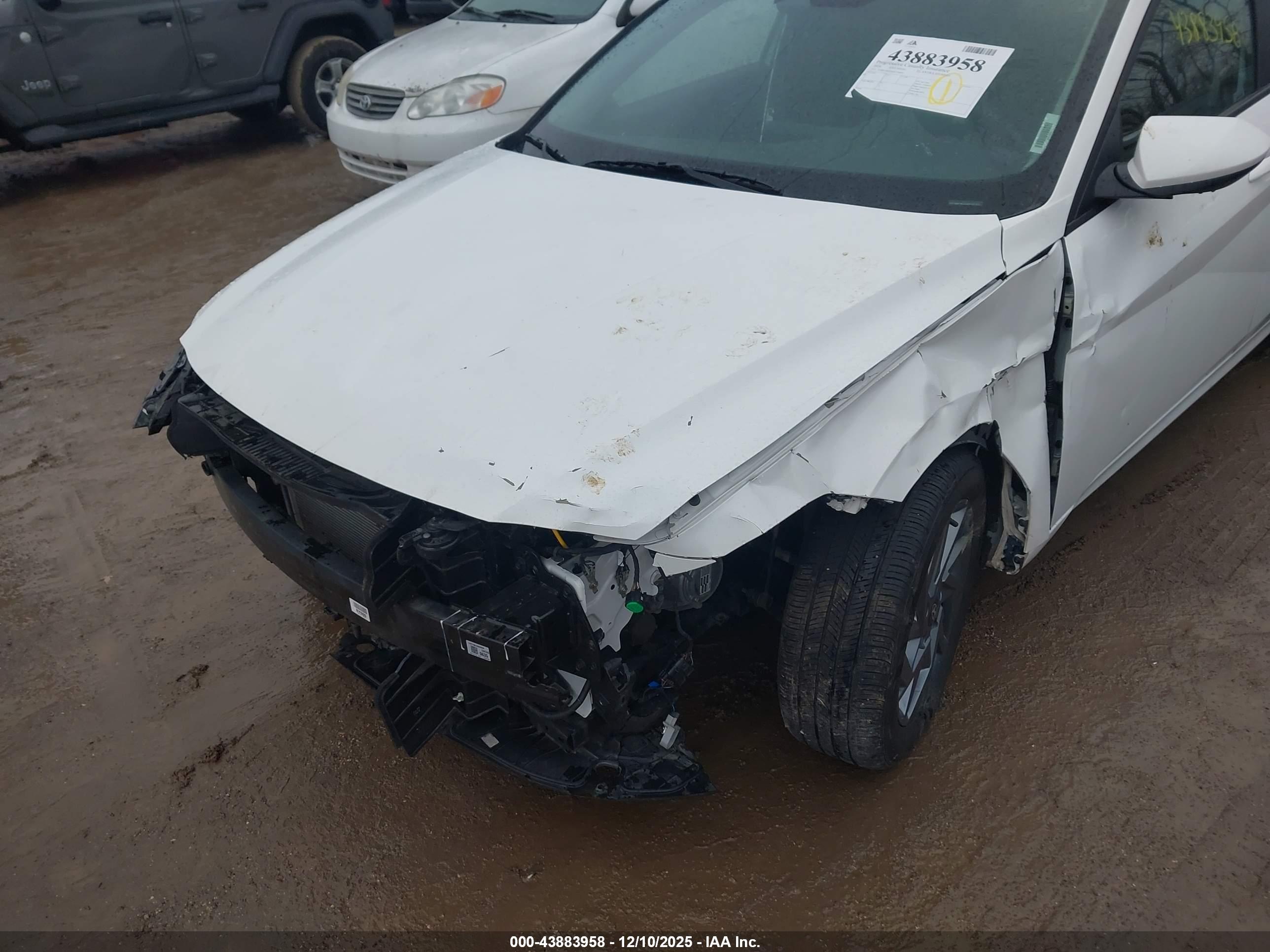 HYUNDAI ELANTRA image 6