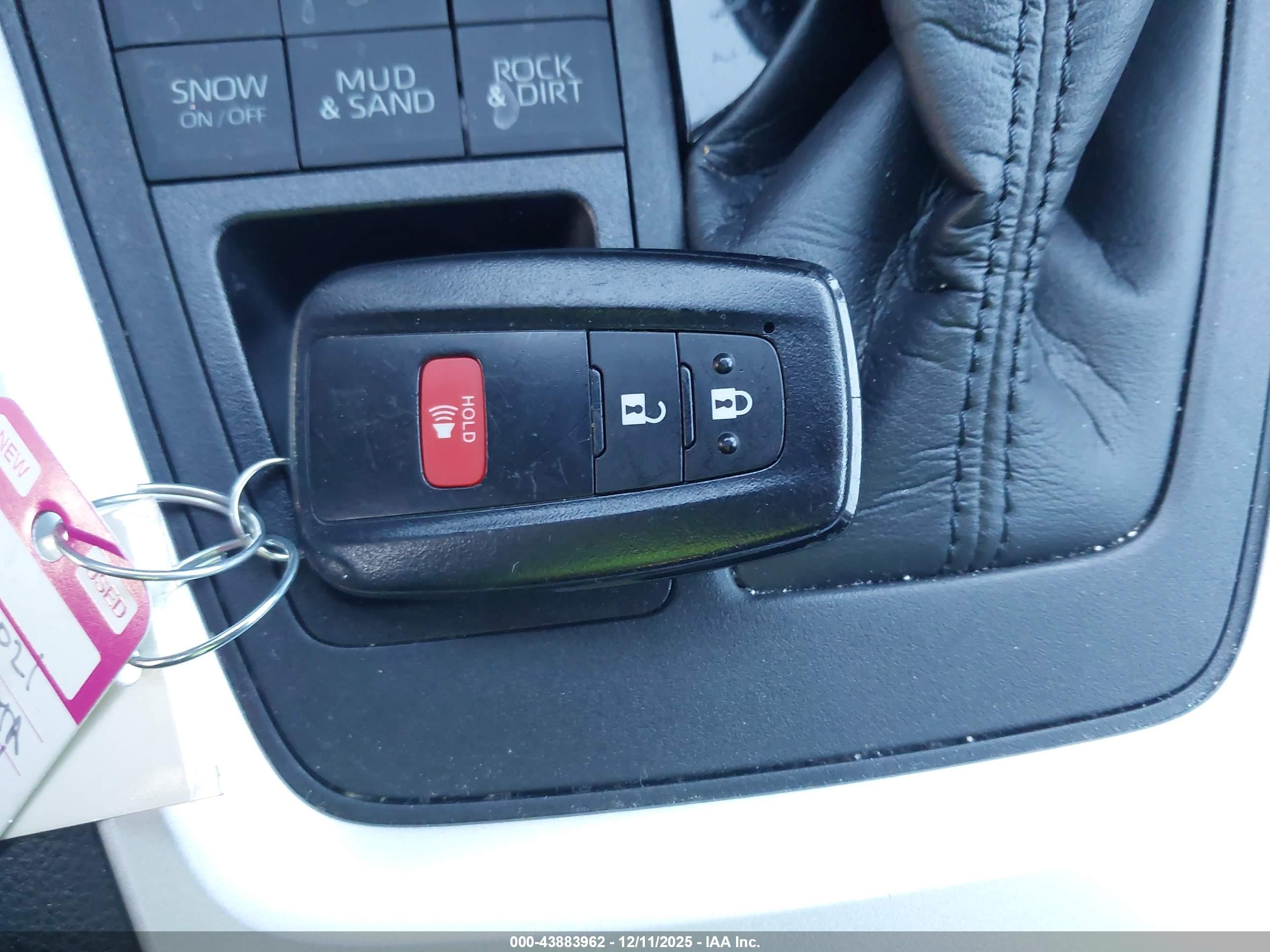TOYOTA RAV4 image 11