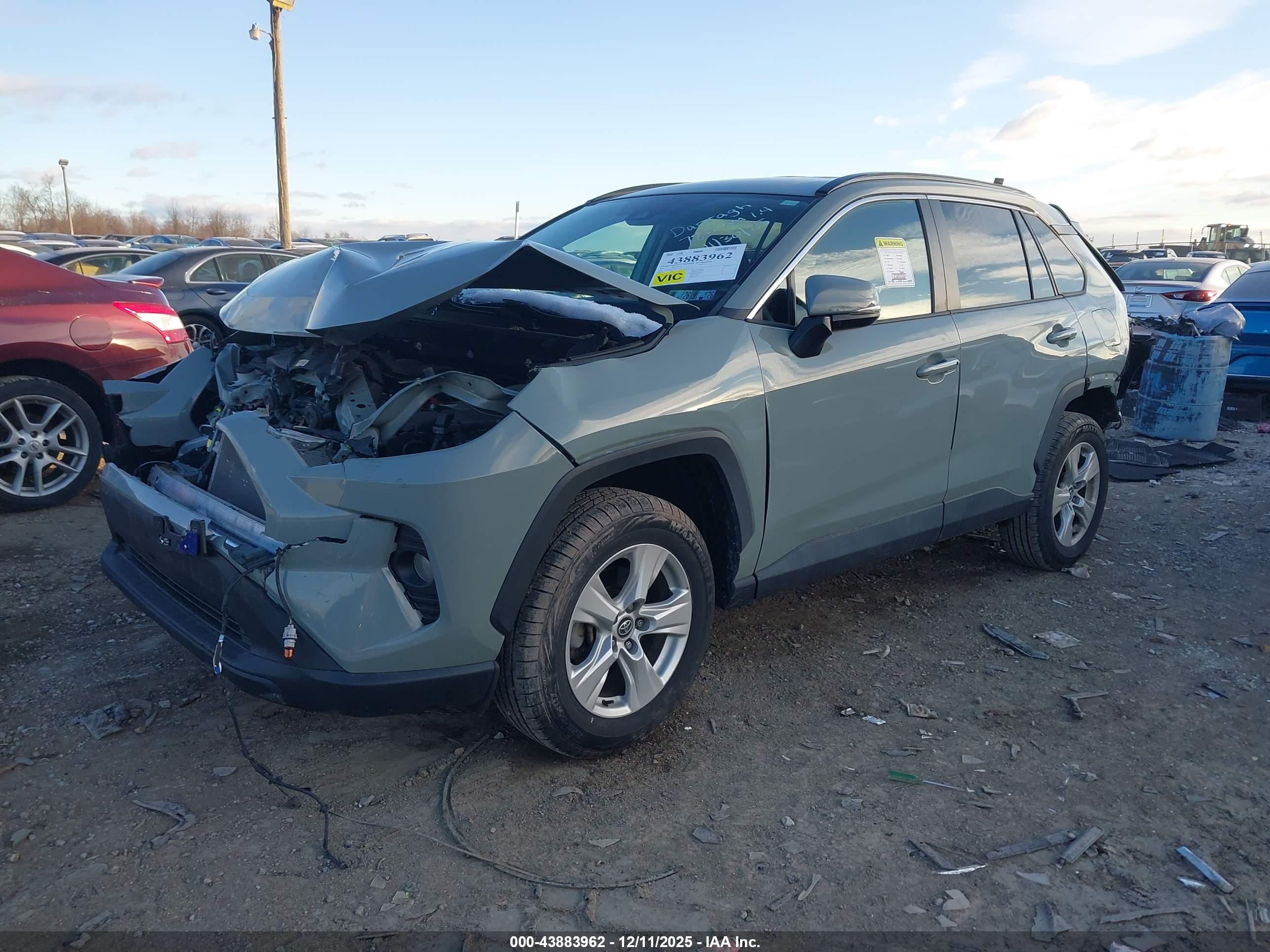 TOYOTA RAV4 image 2